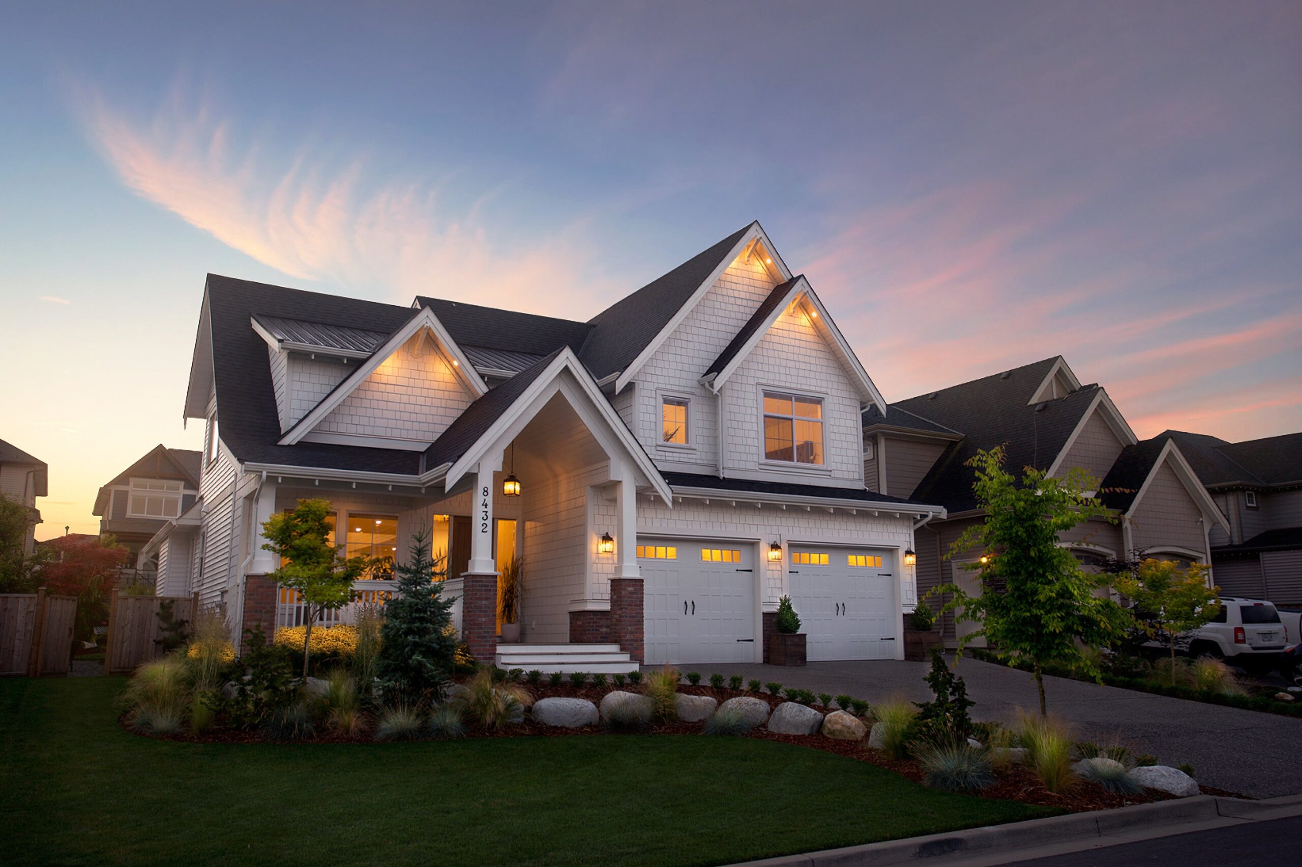 Stunning twilight photography of a luxury estate.