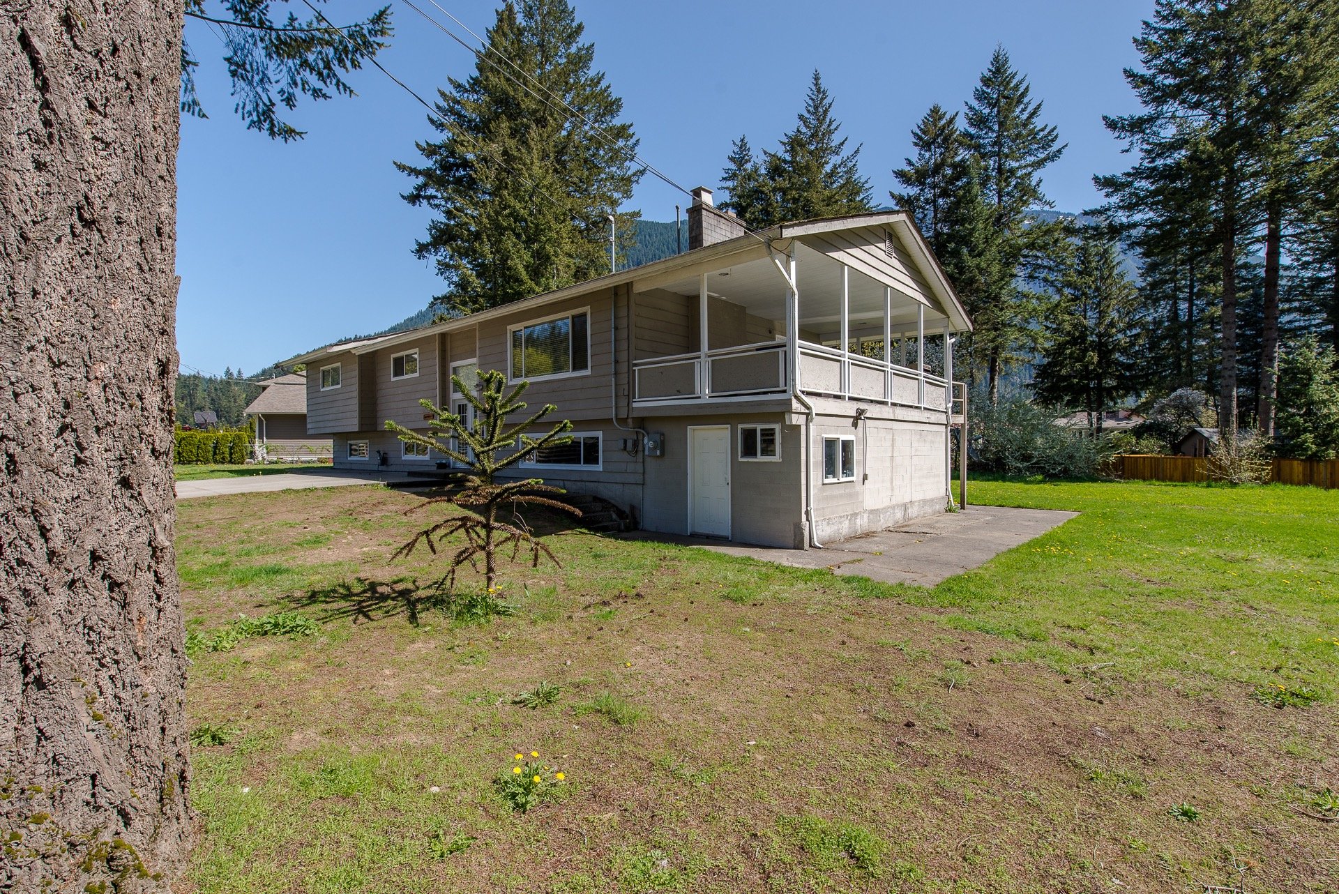 21276 Lakeview Crescent, Hope