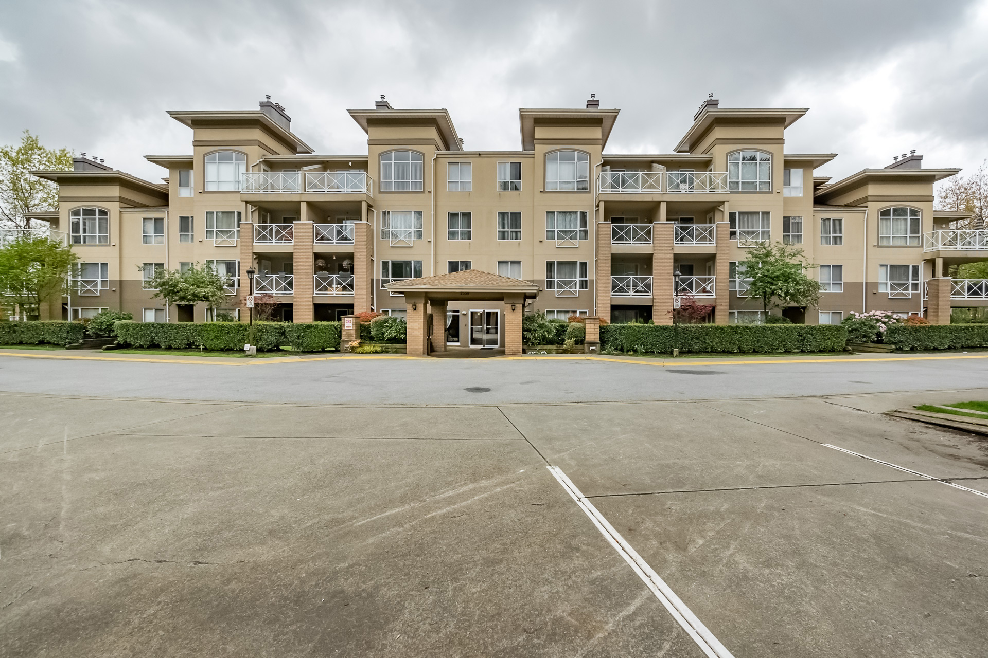 211 2558 Parkview Lane, Port Coquitlam MLS R2263263 Cotala Cross