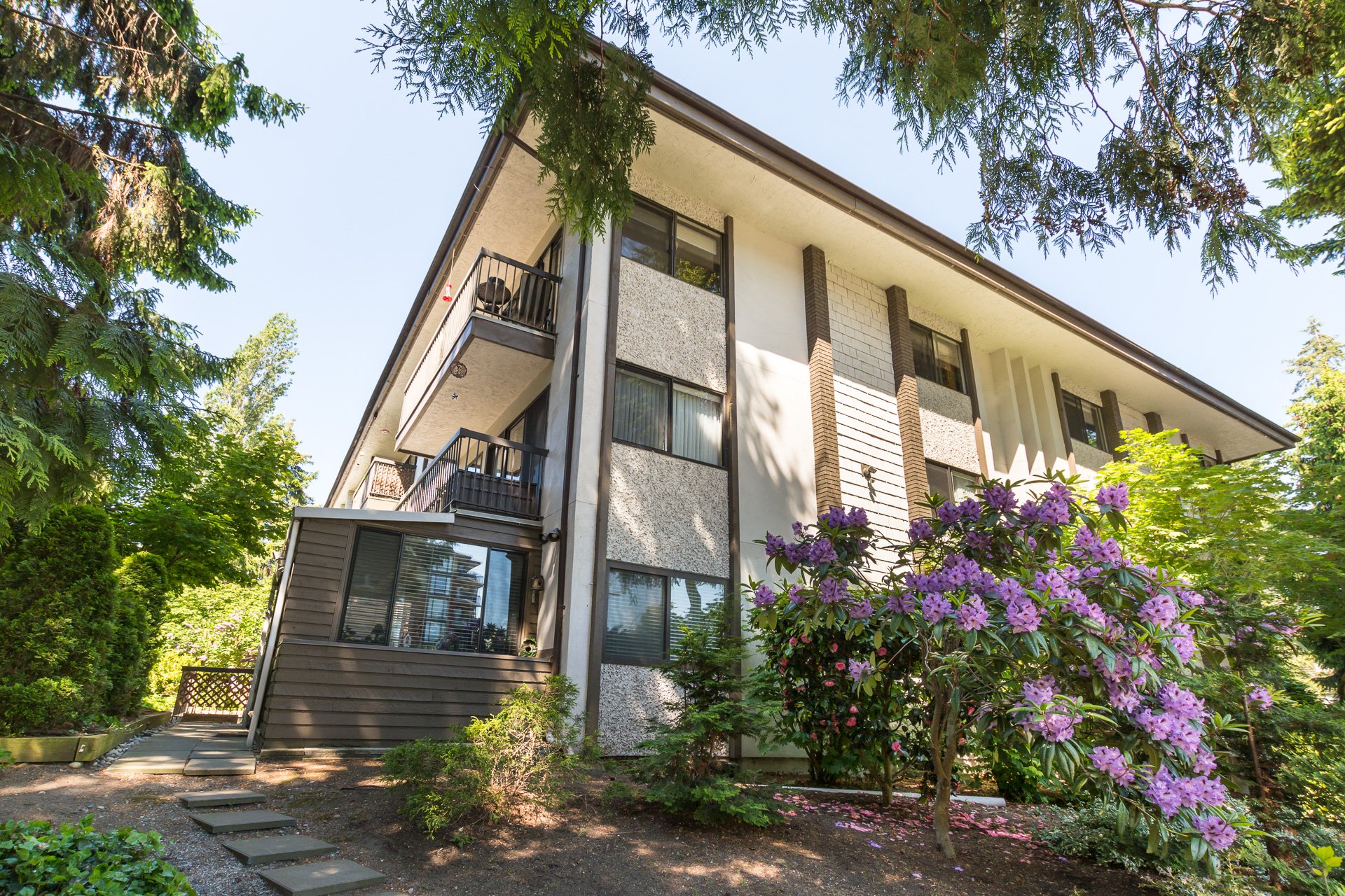 213 - 15020 North Bluff Road, White Rock