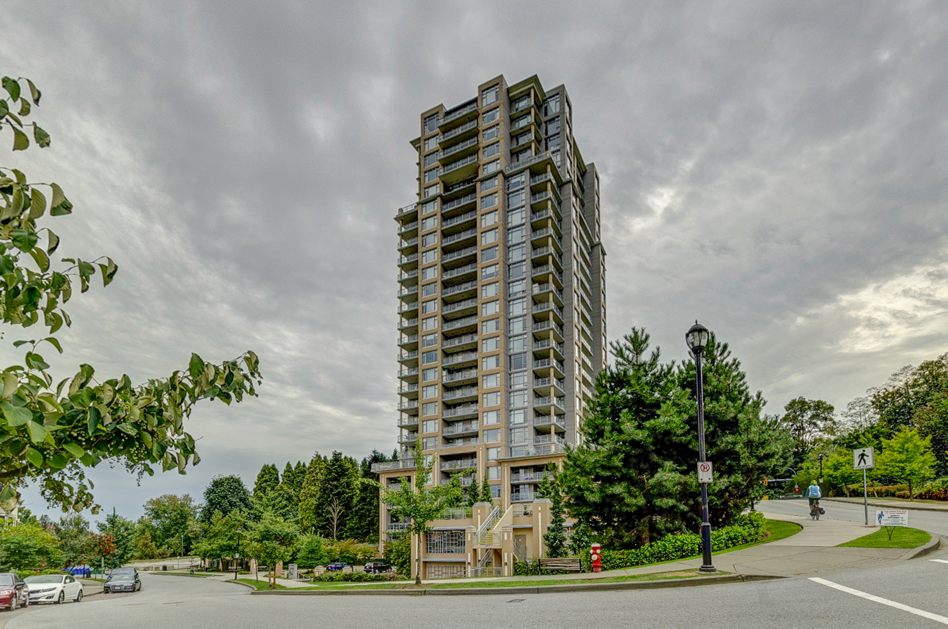 2405 - 280 Ross Drive, New Westminster