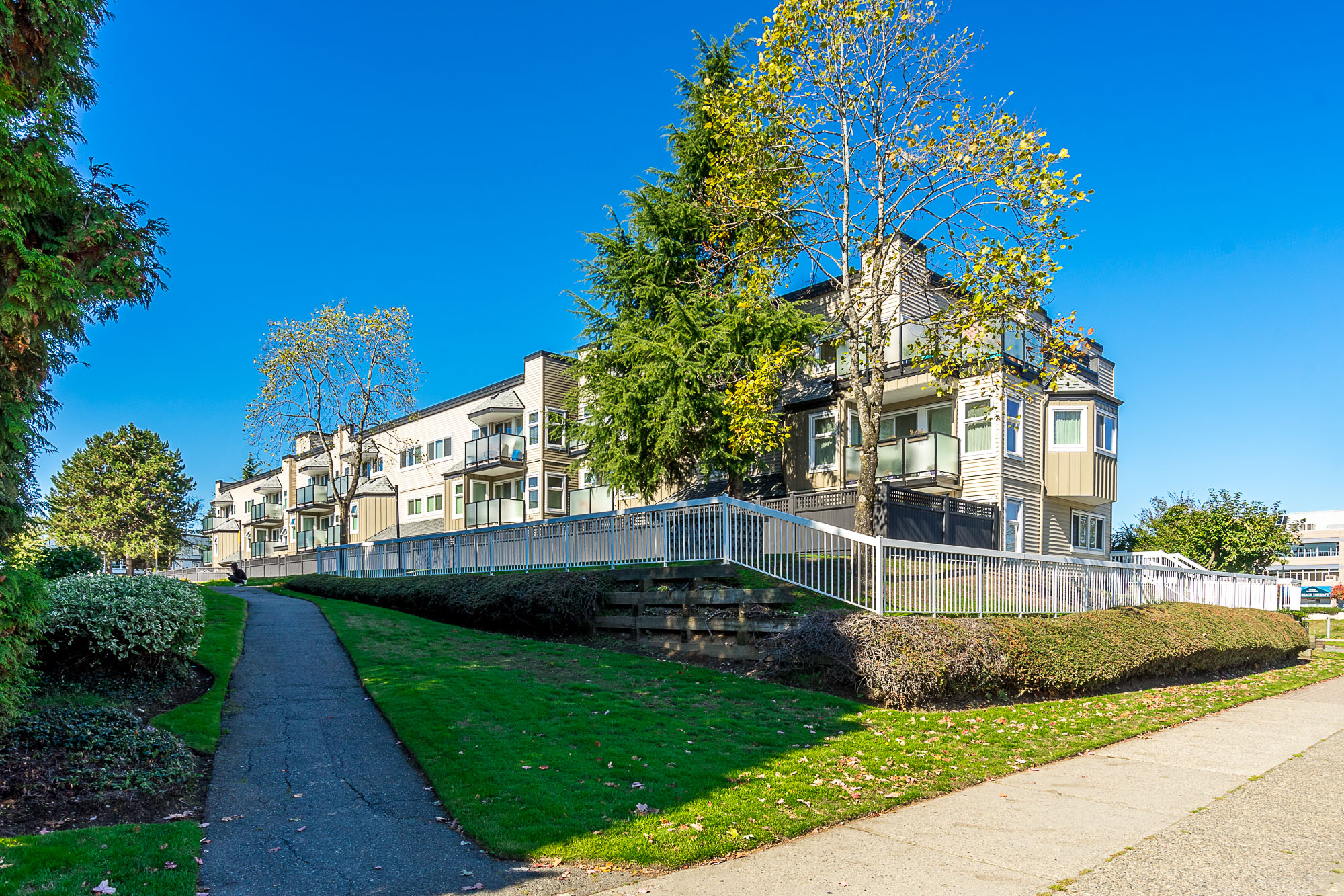 120 - 1850 E Southmere Crescent, Surrey