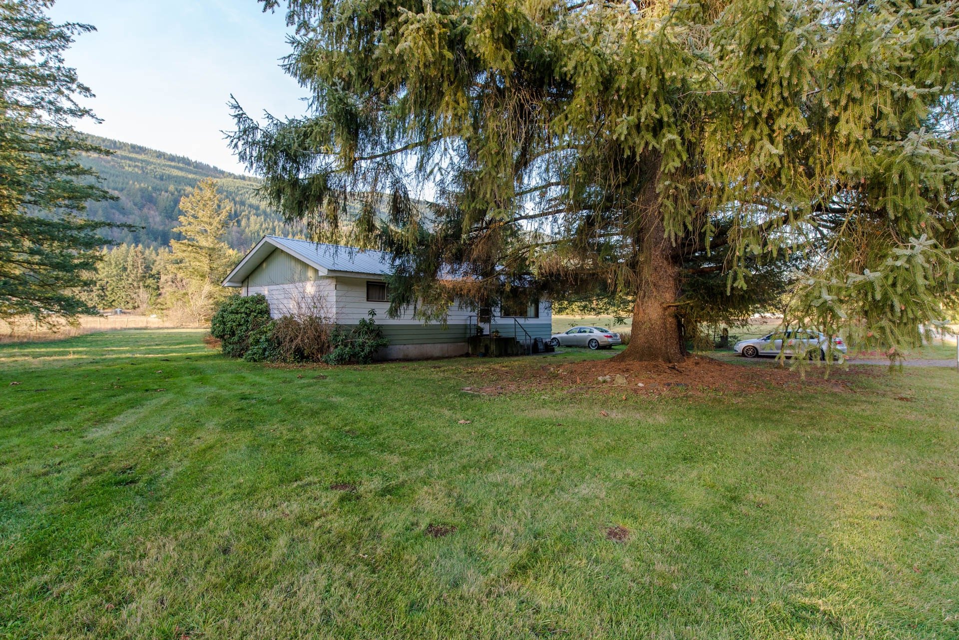 1095 Columbia Valley Road, Lindell Beach