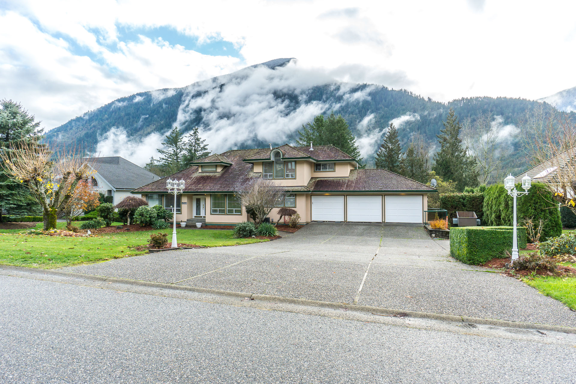 4340 Estate Drive, Chilliwack MLS R2325101 Cotala Cross Media