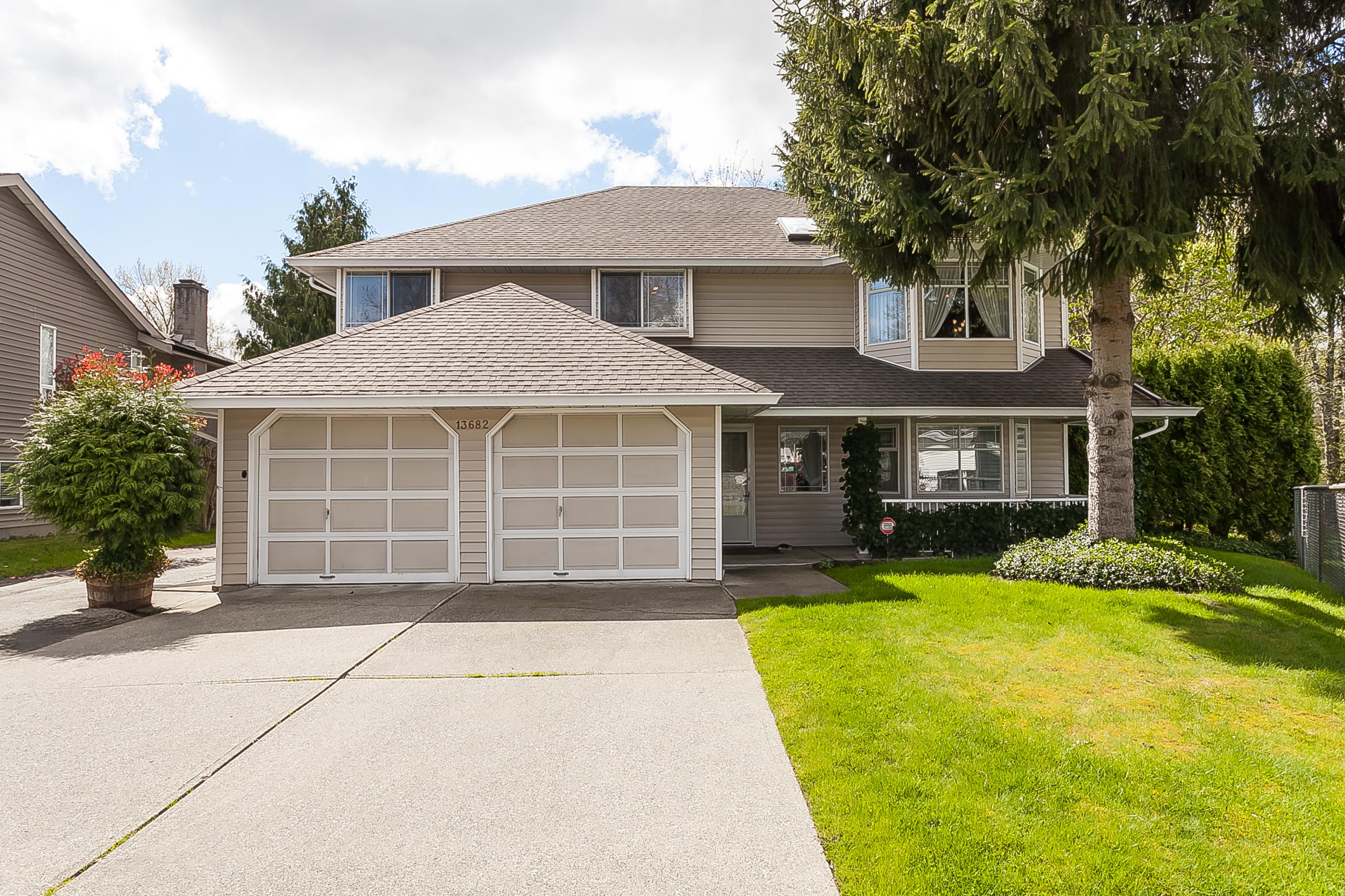 13682 90 Avenue, Surrey