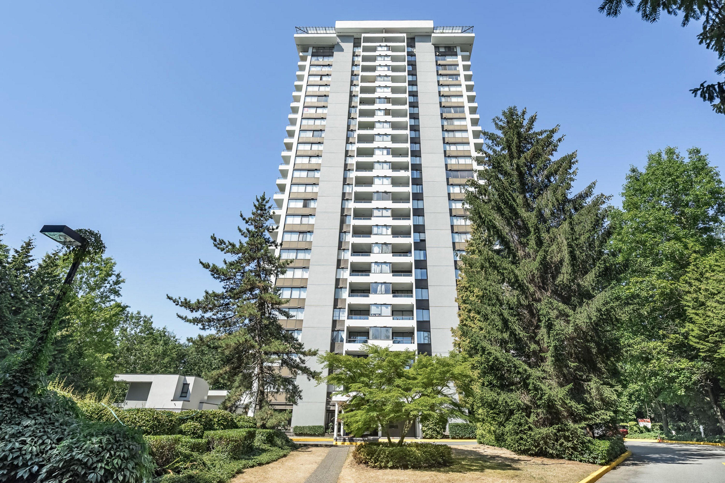 2405 - 9521 Cardston Court, Burnaby