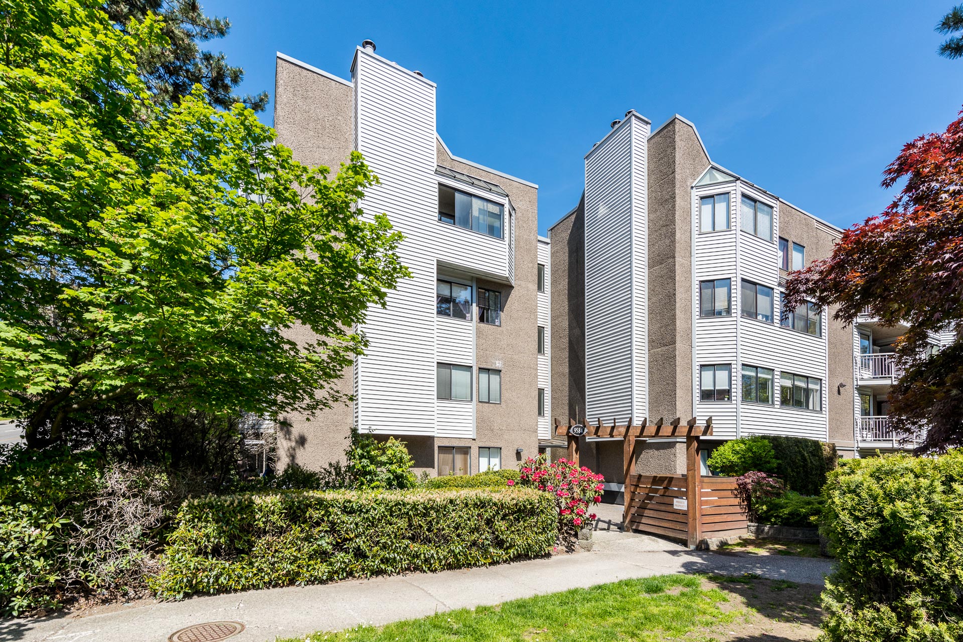 211 - 9584 Manchester Drive, Burnaby