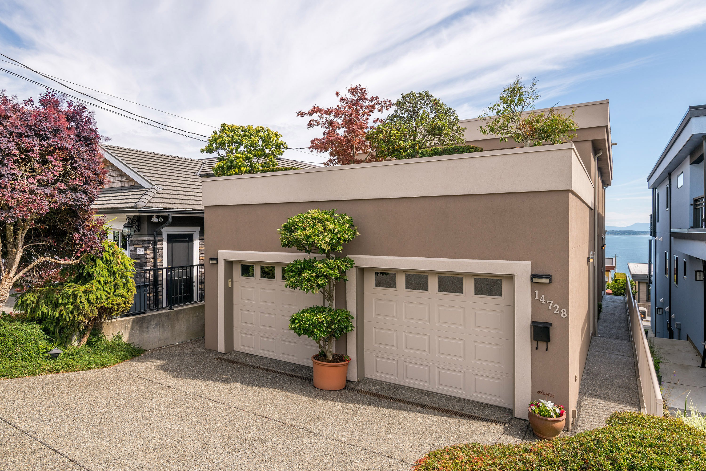 14728 Thrift Avenue, White Rock