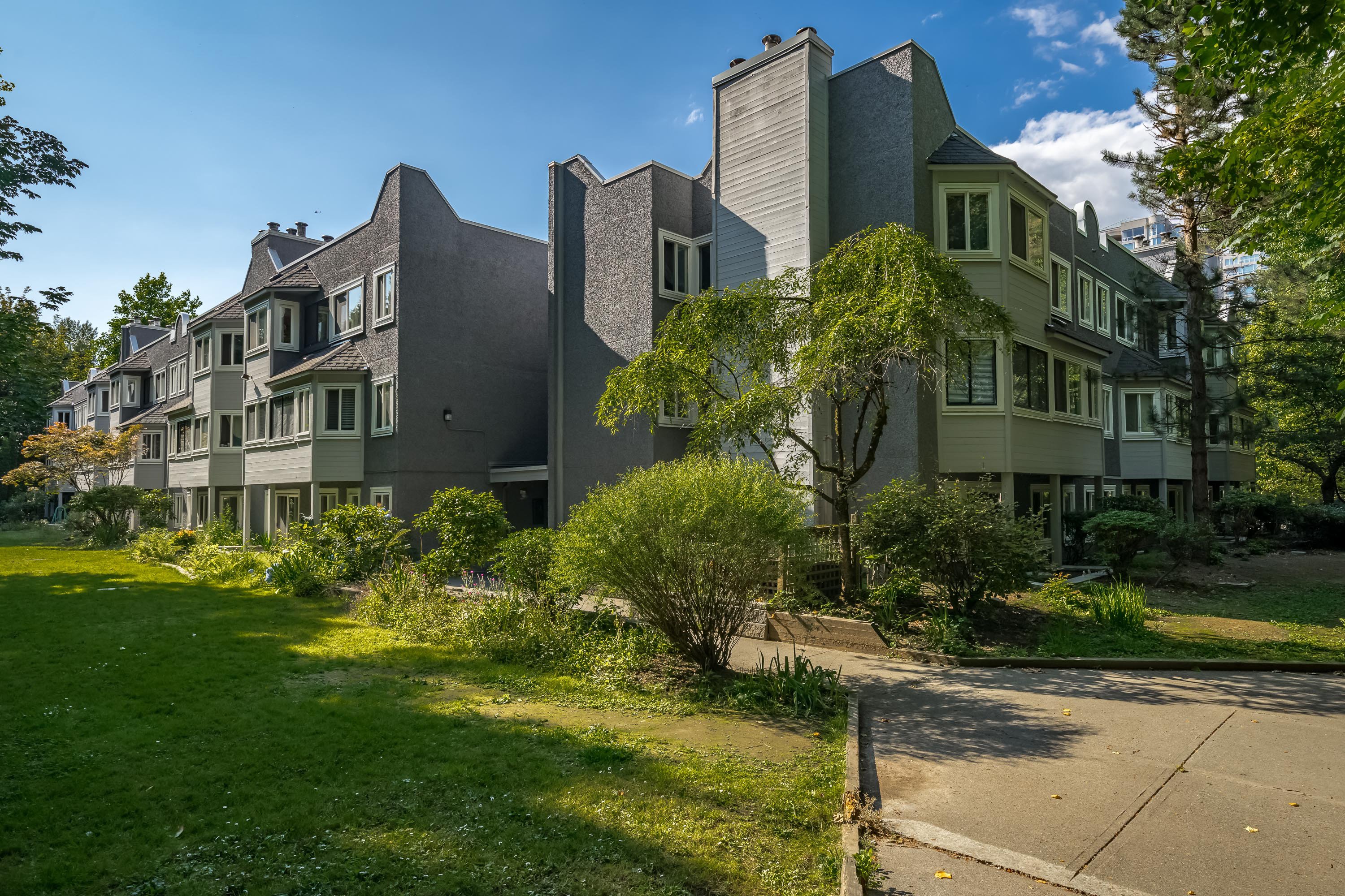 111 - 9880 Manchester Drive, Burnaby