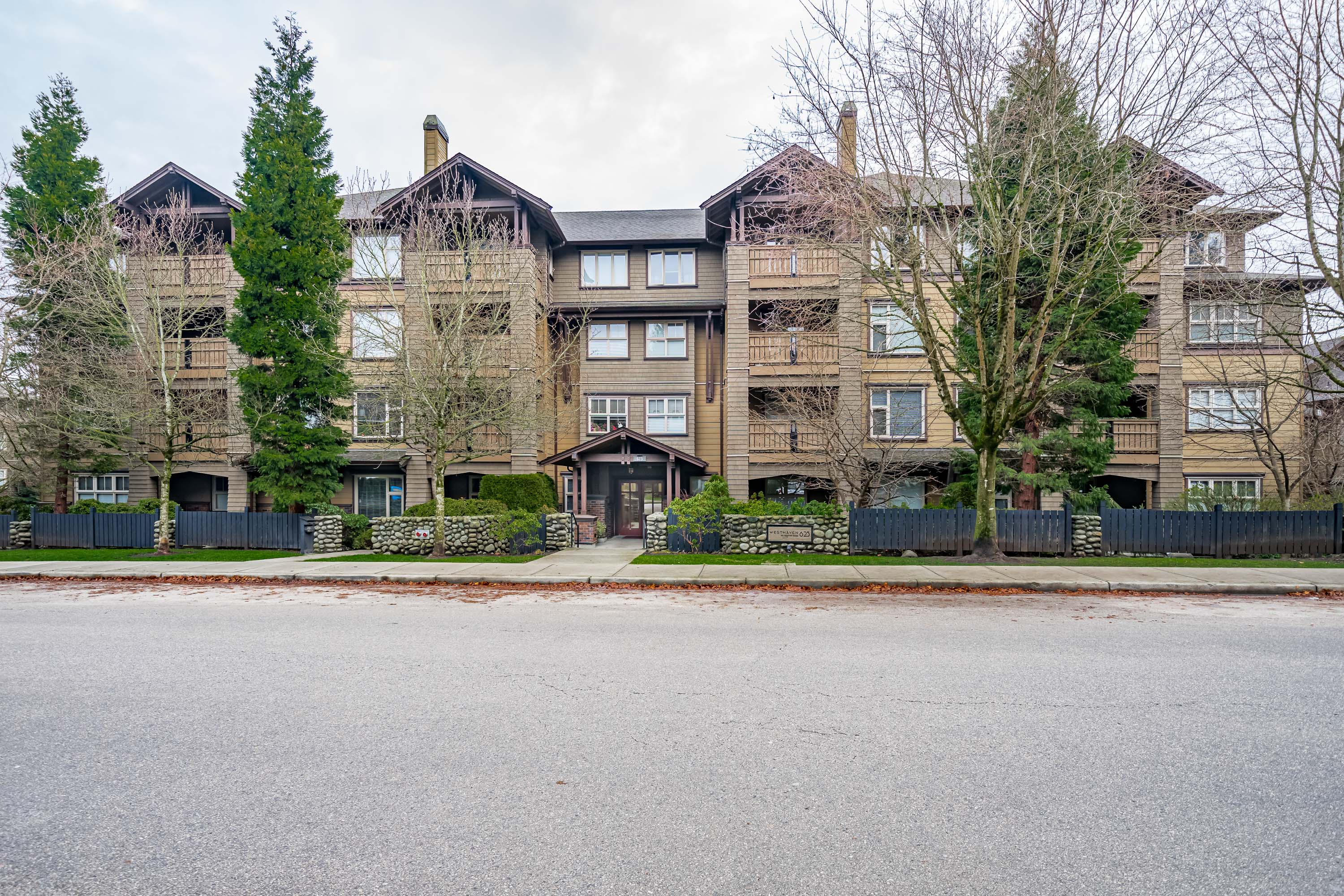 101 - 625 Park Crescent, New Westminster