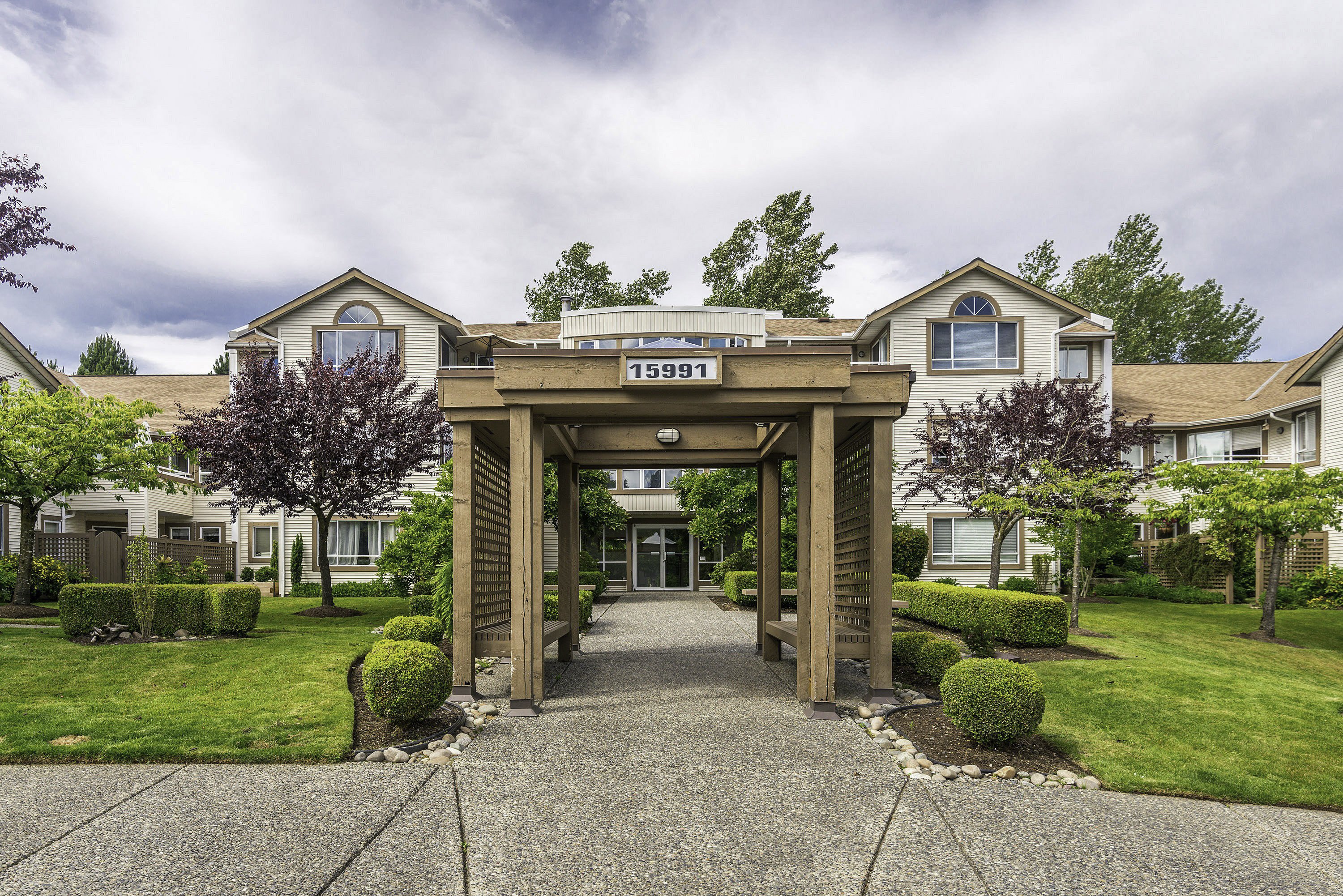 304 - 15991 Thrift Avenue, White Rock