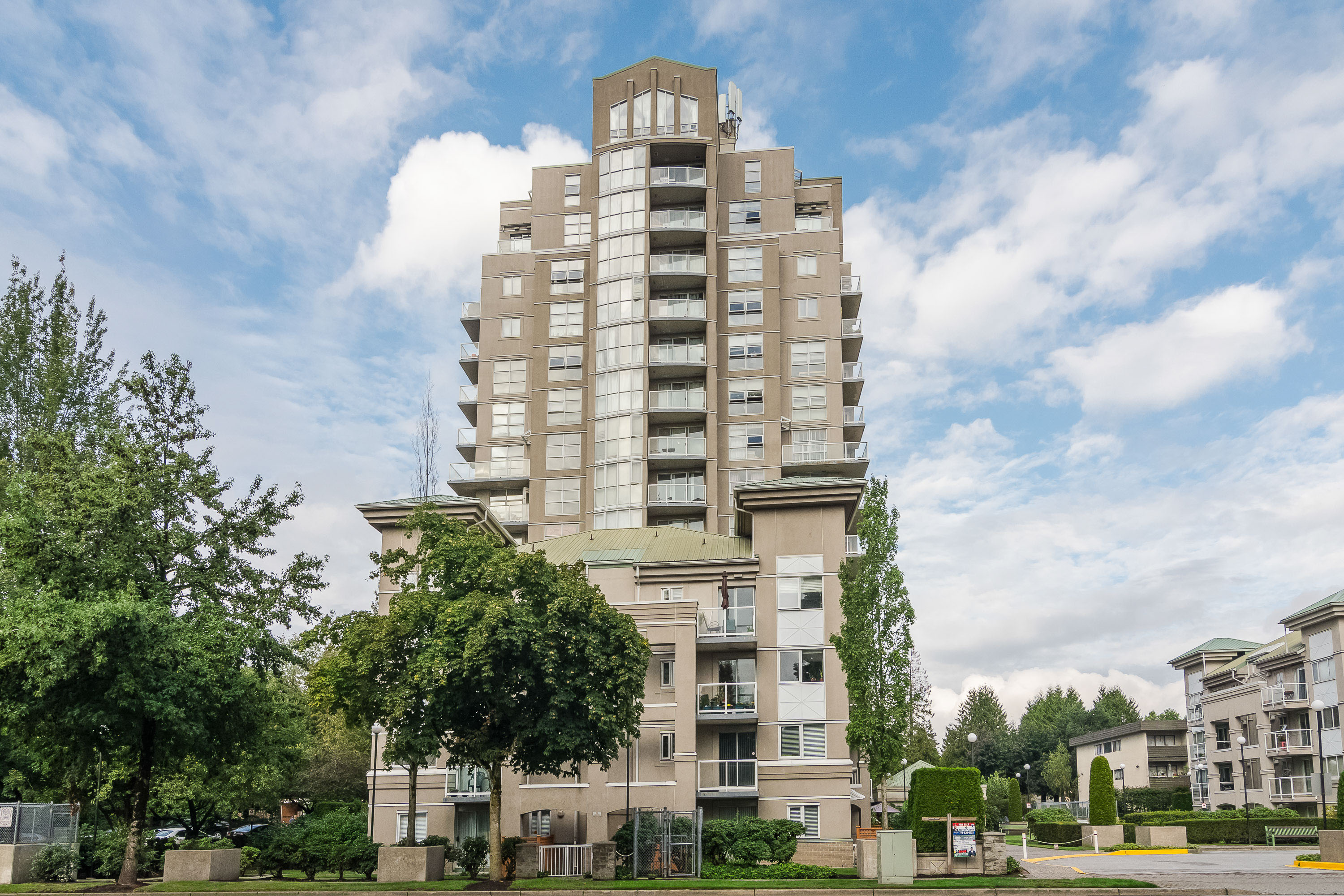 1604 - 10523 University Drive, Surrey