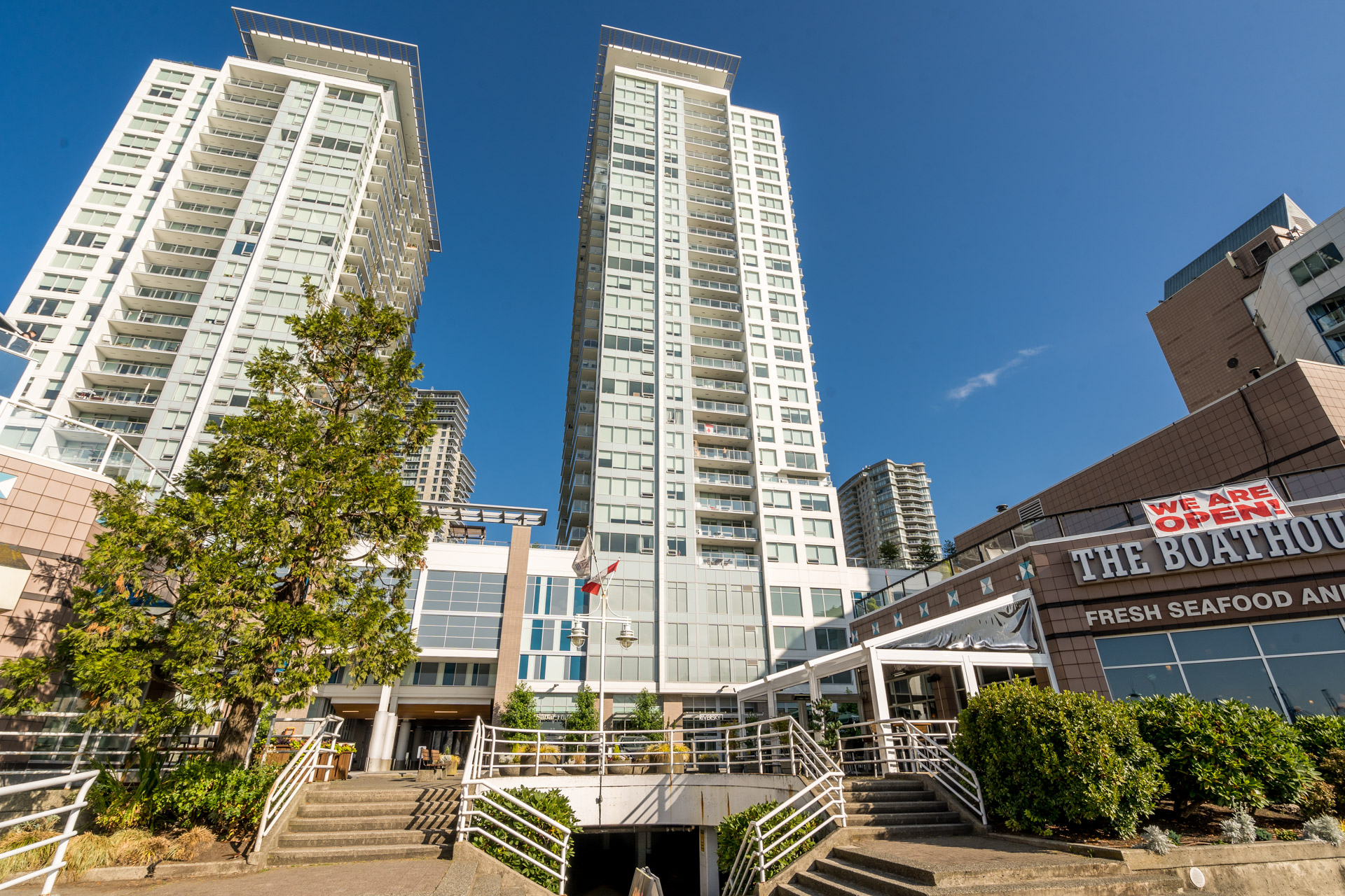 2008 - 908 Quayside Drive, New westminster
