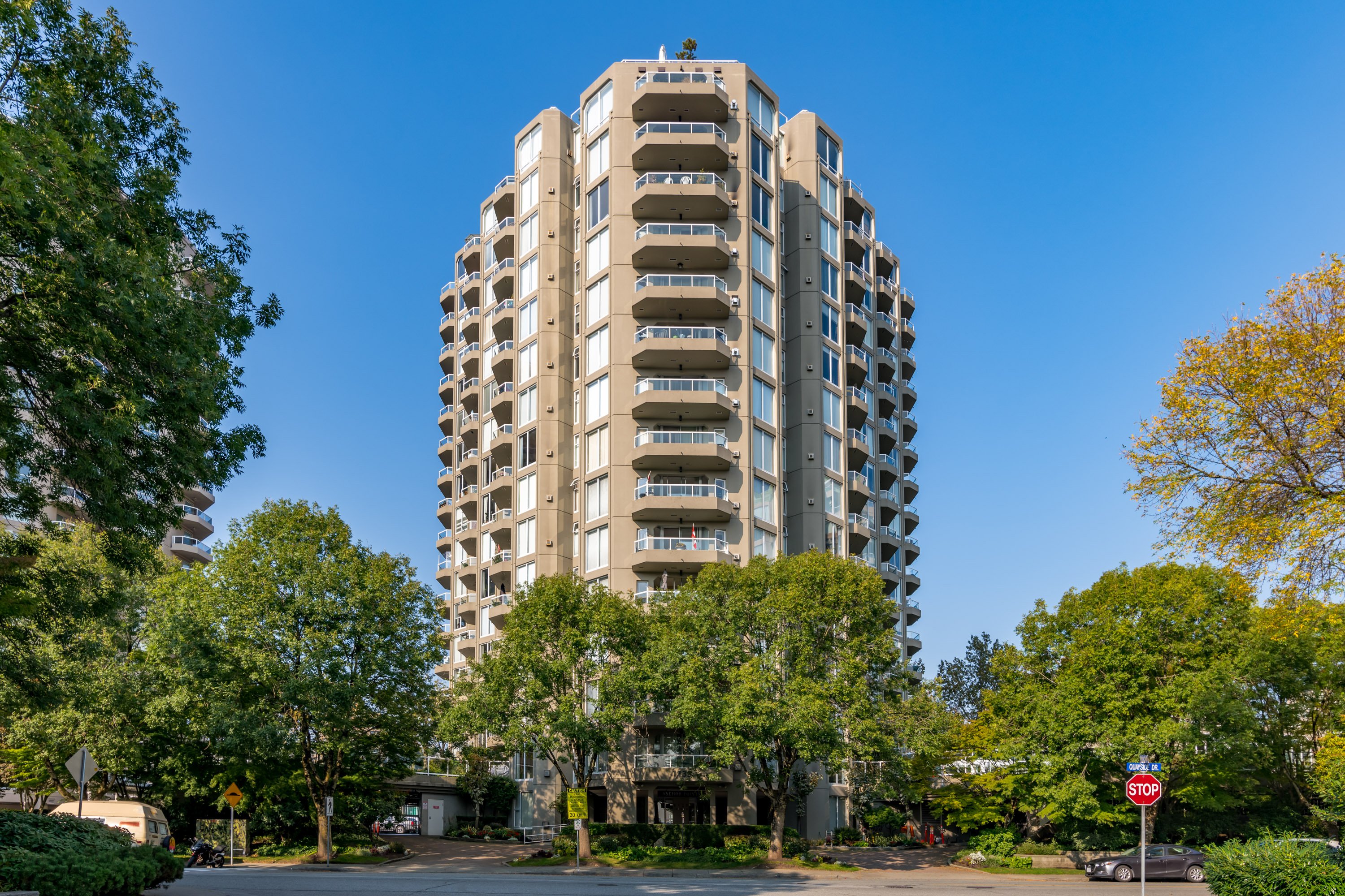 1606 - 1135 Quayside Drive, New Westminster