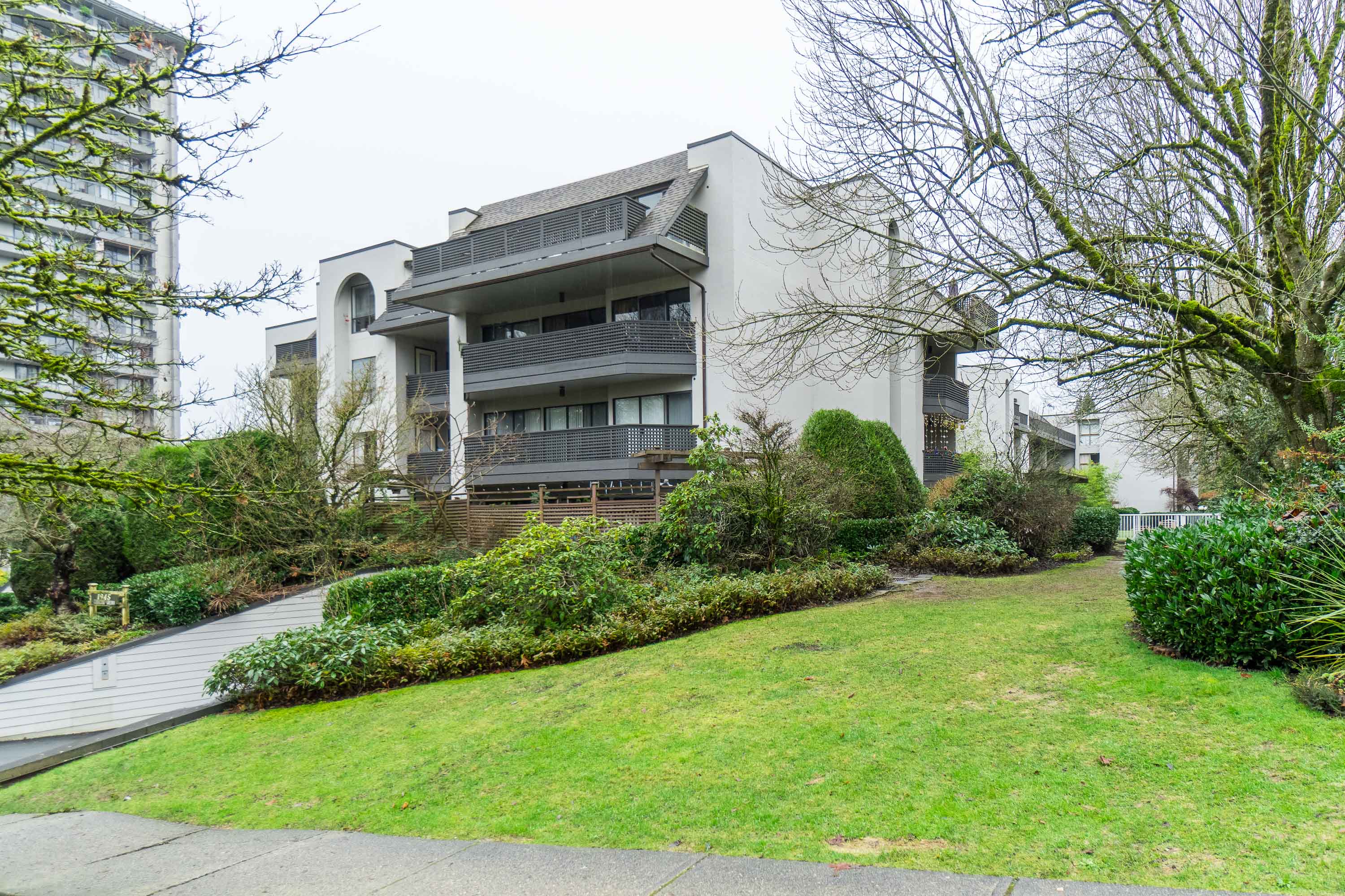 308 - 1945 Woodway Place, Burnaby