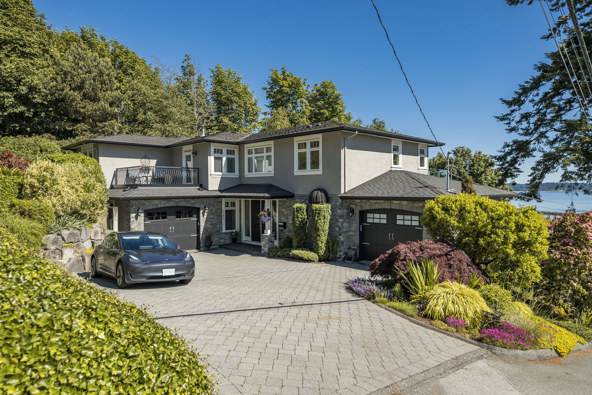 1266 Everall Street, White Rock