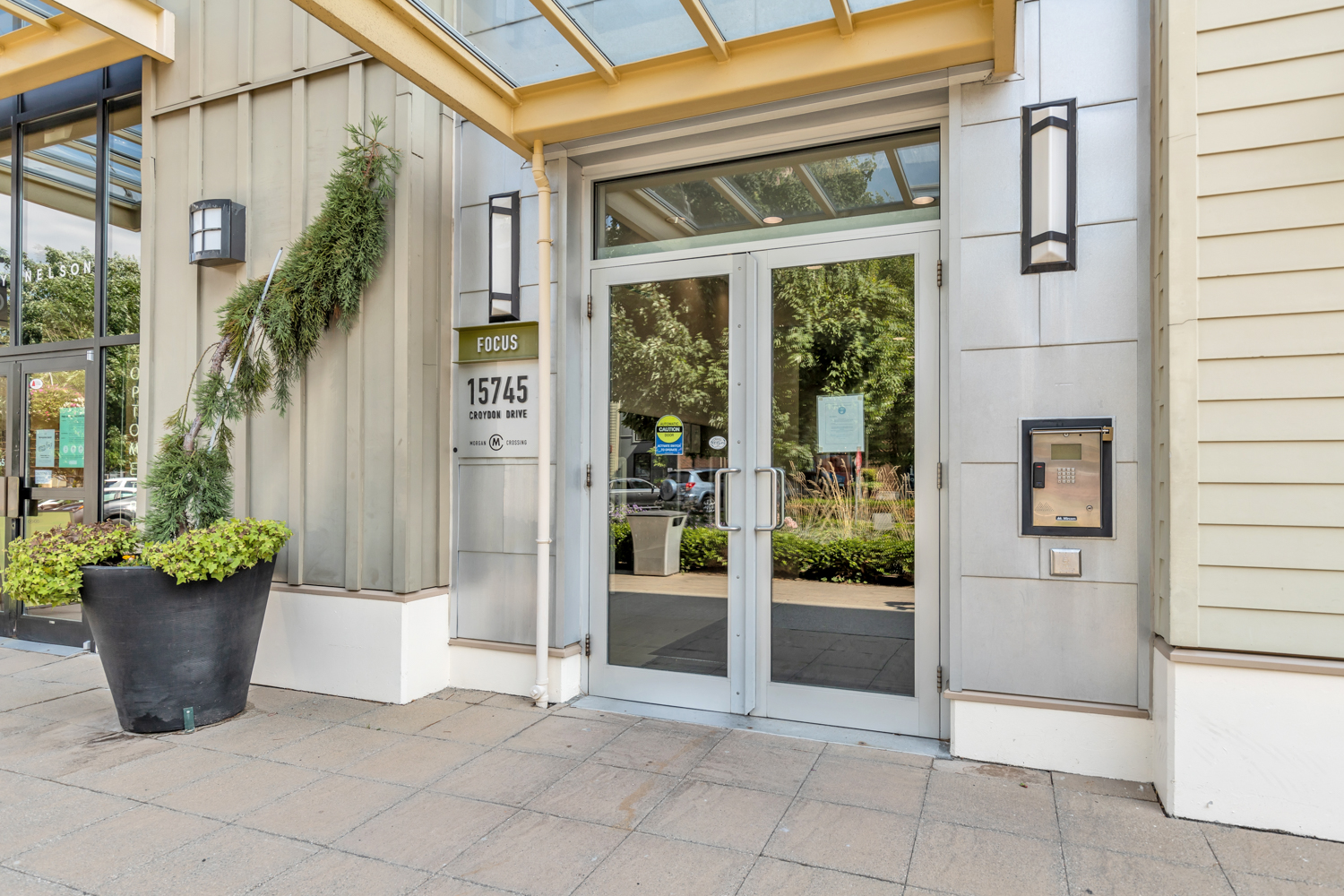 306 - 15745 Croydon Drive, Surrey
