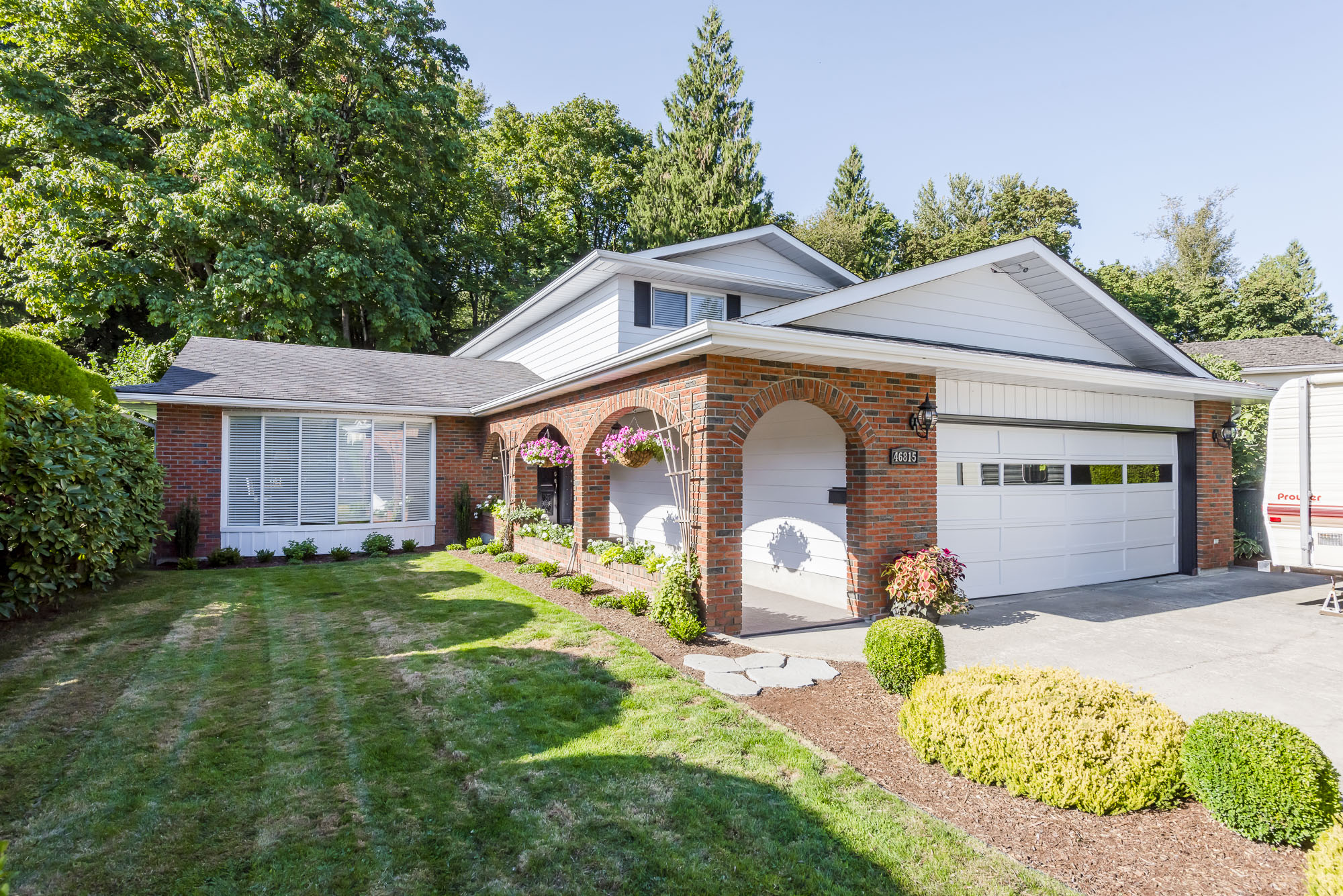 ✳︎pandanchocola✳︎ 46815 Portage Avenue, Chilliwack | MLS# R2615047 | Cotala Cross Media