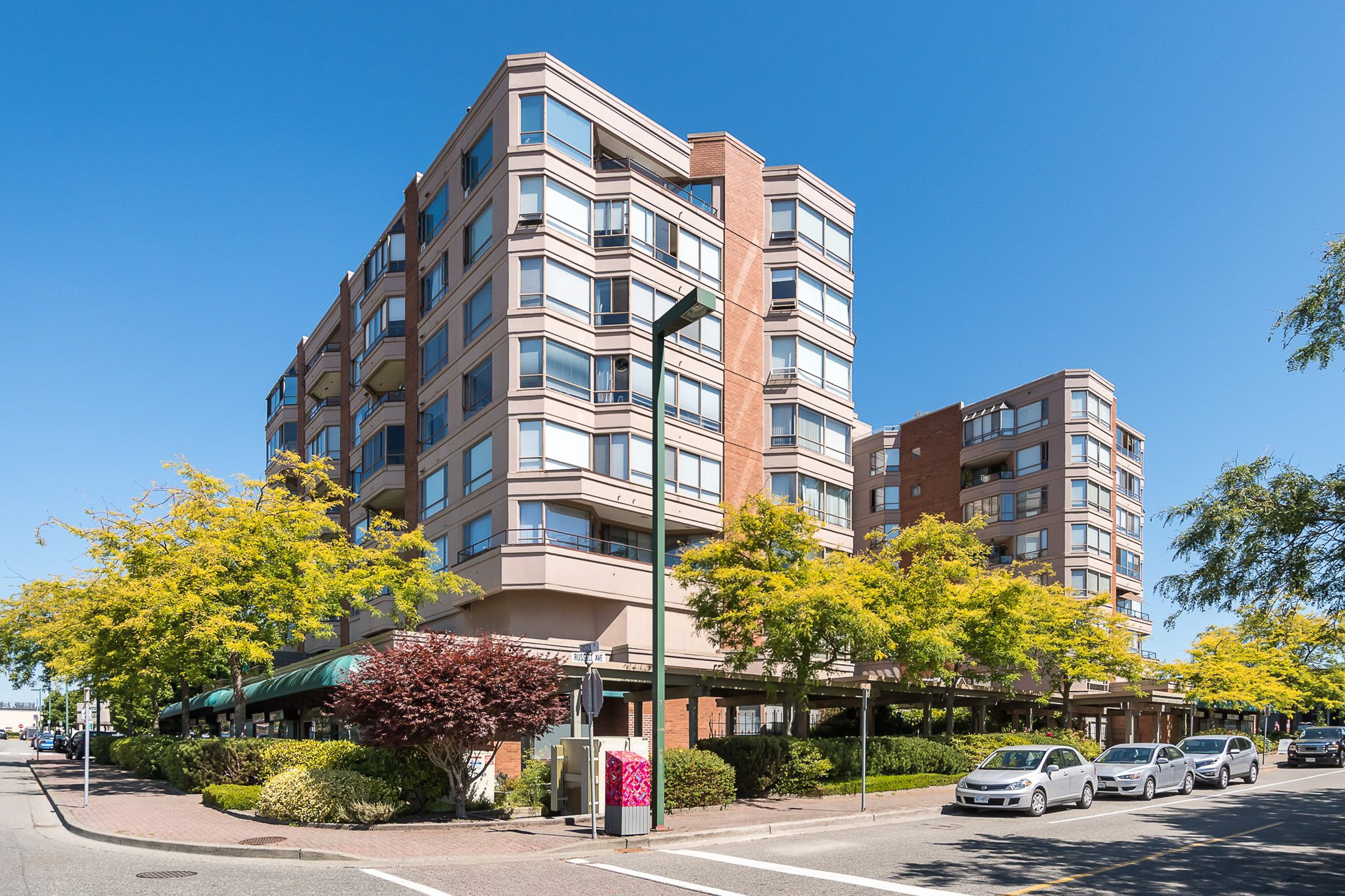 406 - 15111 Russell Avenue, White rock