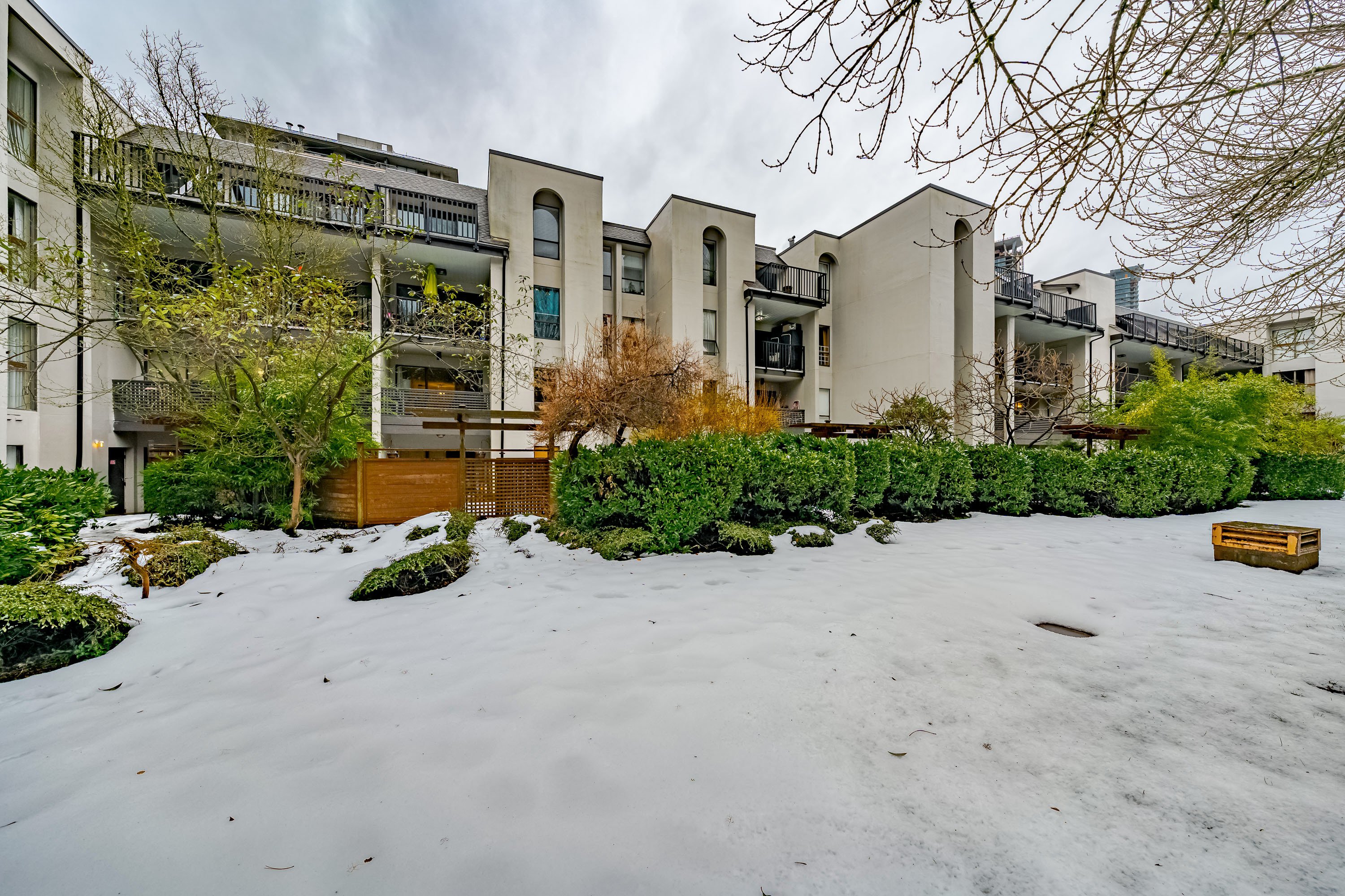 301 - 1945 Woodway Place, Burnaby