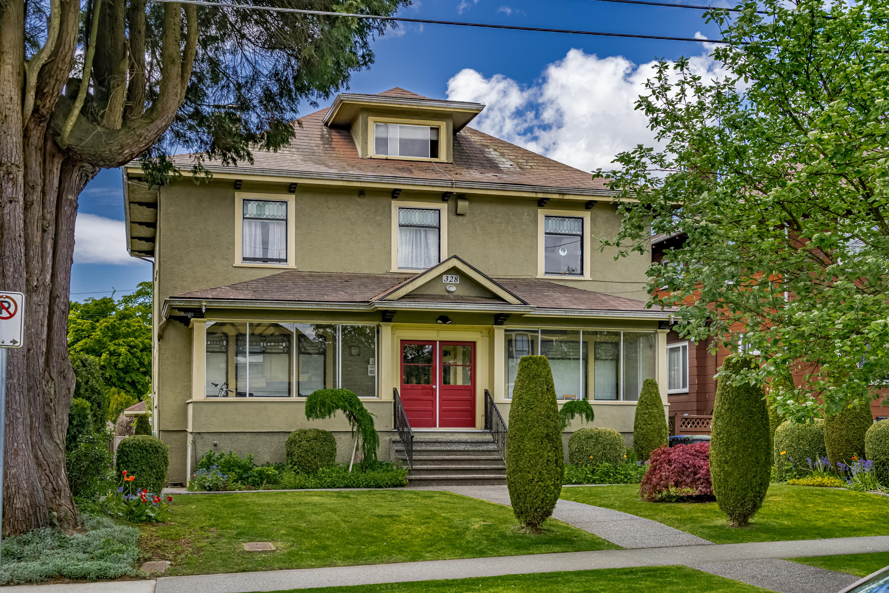 328 Fourth Street, New Westminster