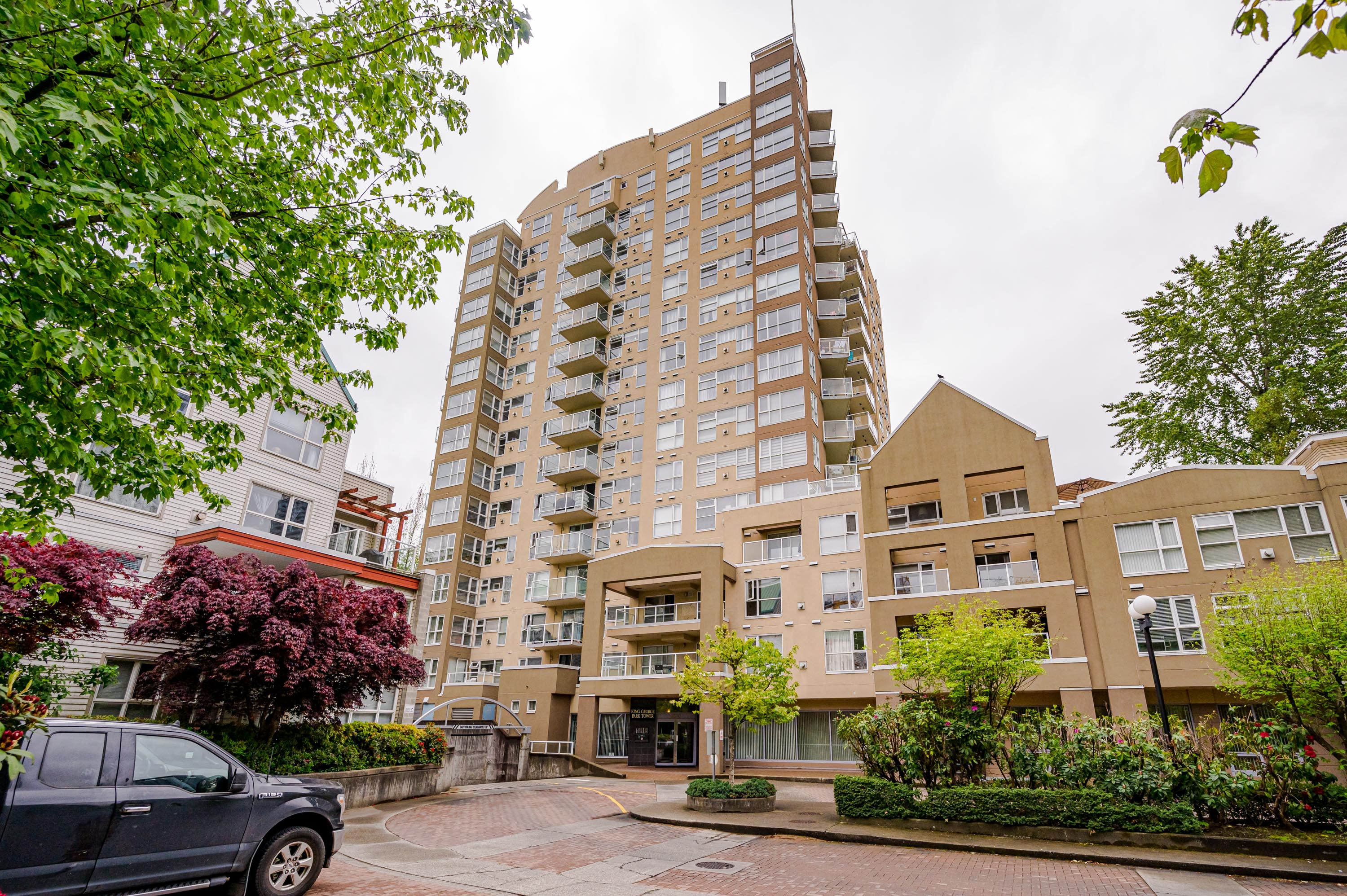 504 - 9830 Whalley Blvd, Surrey