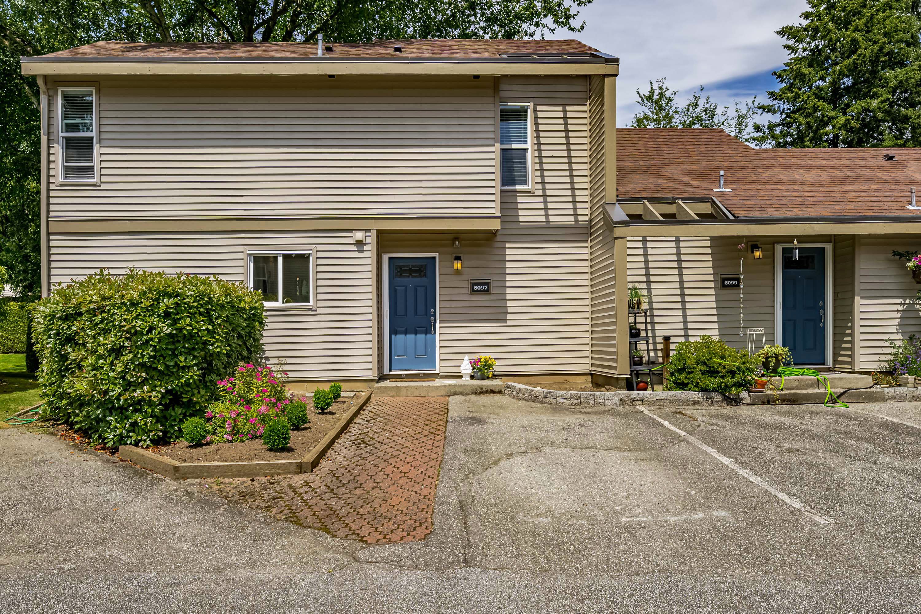 6097 Greenside Drive E, Surrey