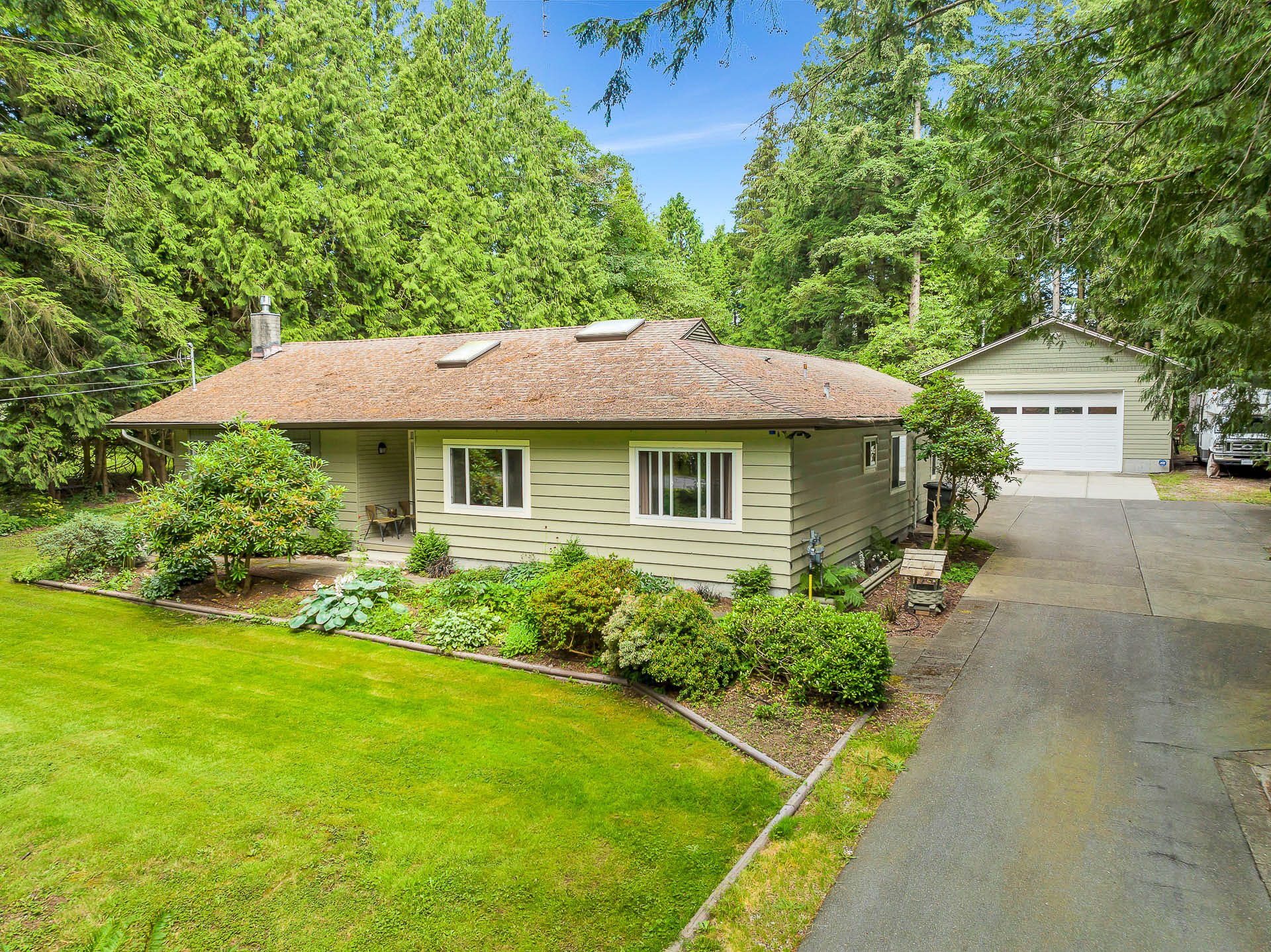 16981 20 Avenue, Surrey