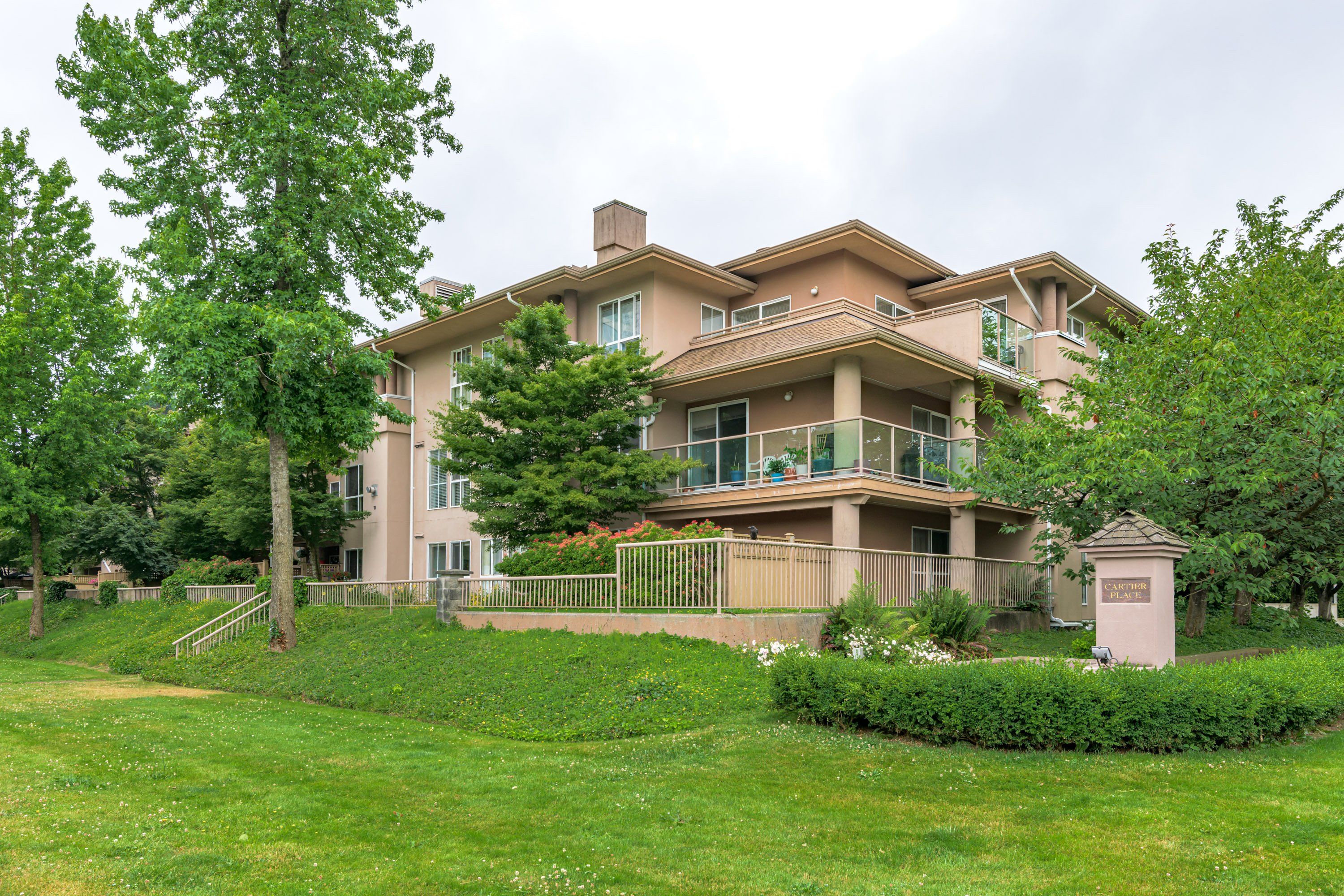 101 - 14998 101A Avenue, Surrey