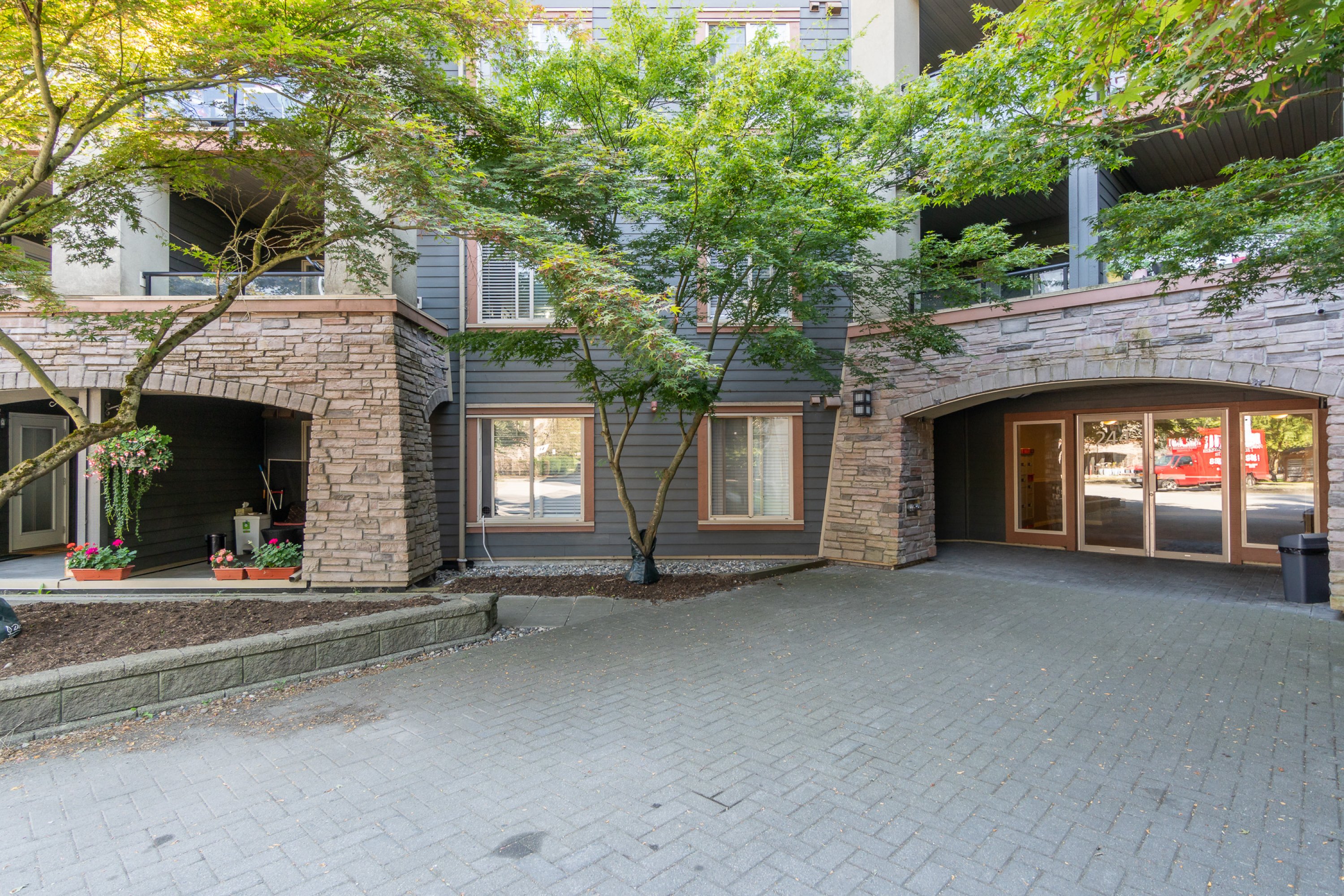 2201 244 Sherbrooke Street, New Westminster