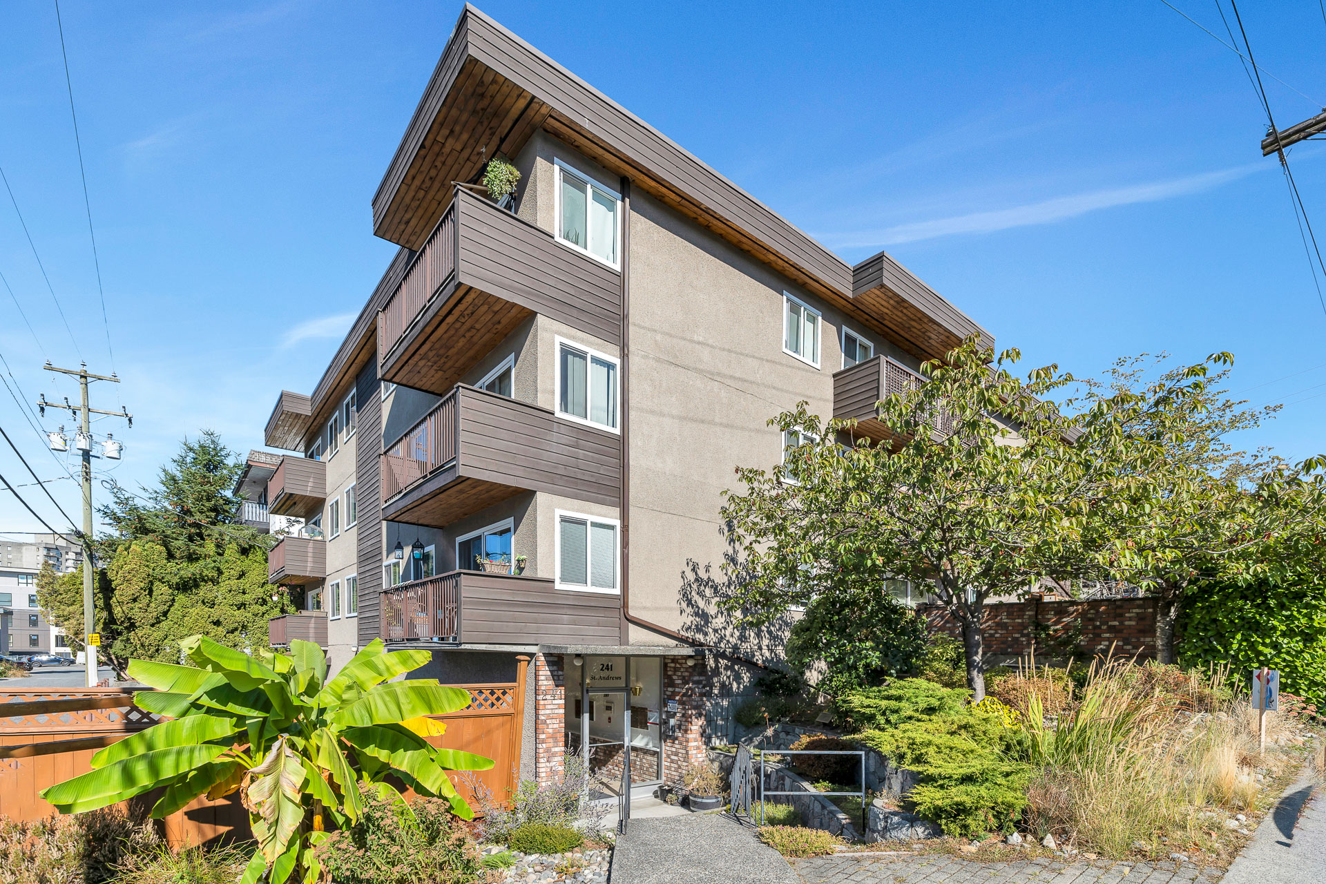 202 - 241 St Andrews Avenue, North Vancouver