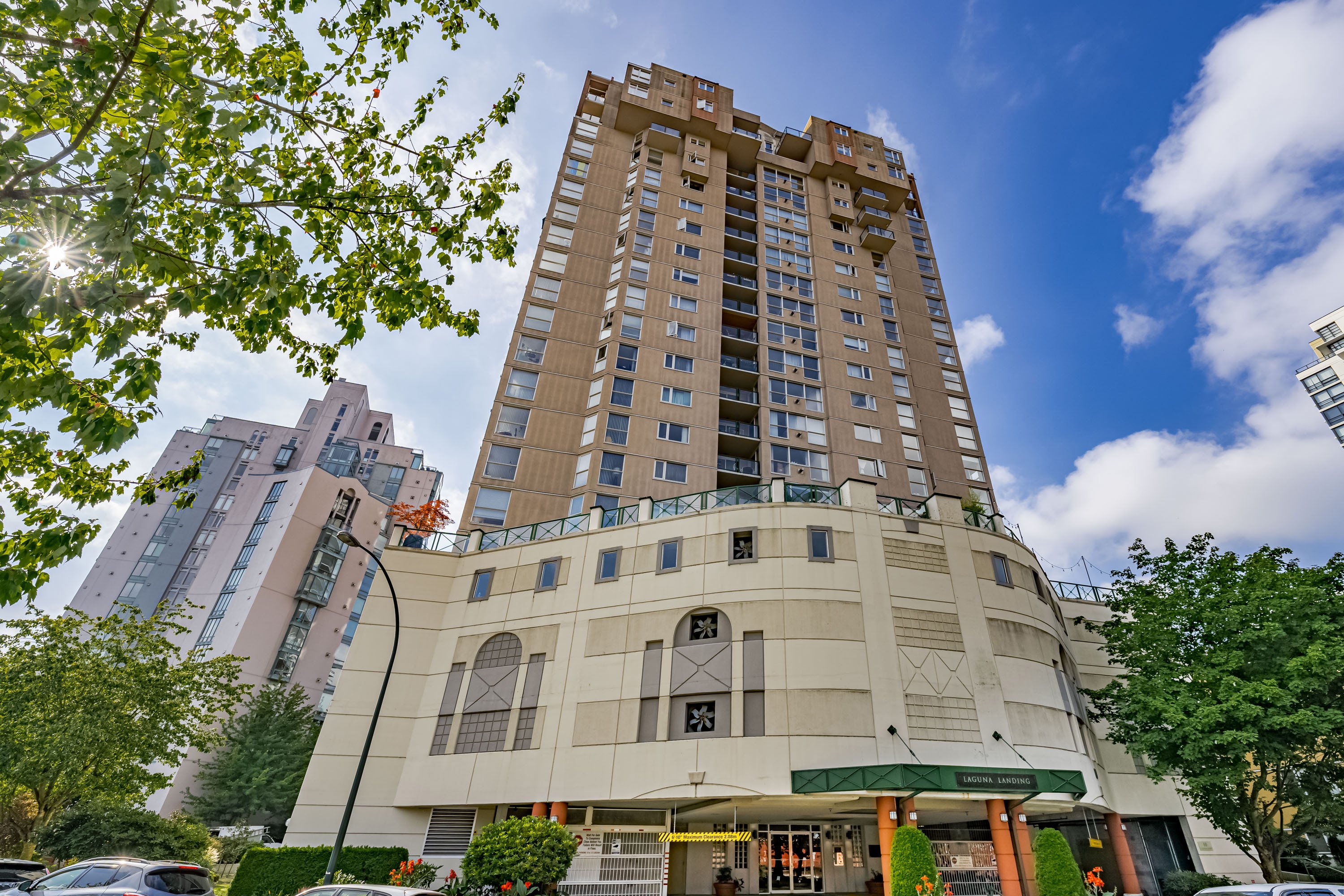 1005 - 10 Laguna Court, New Westminster