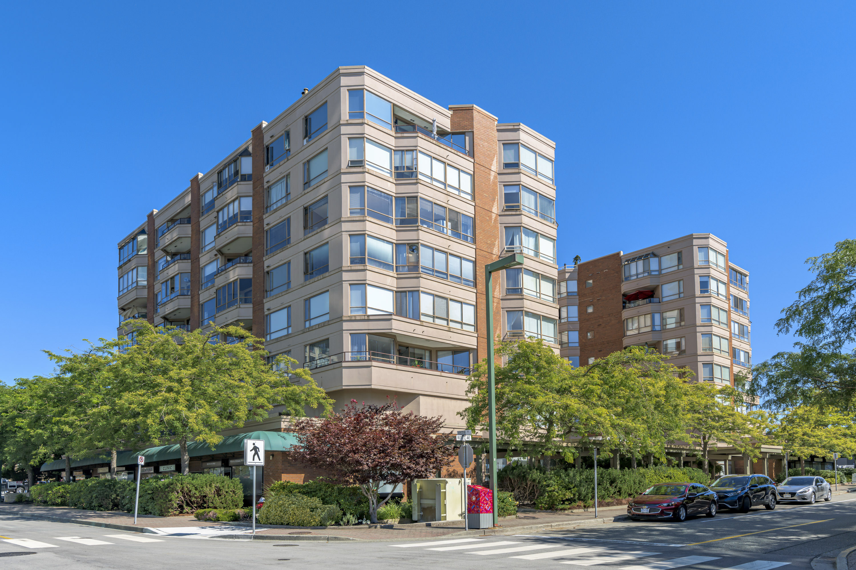 402 - 15111 Russell Avenue, White Rock
