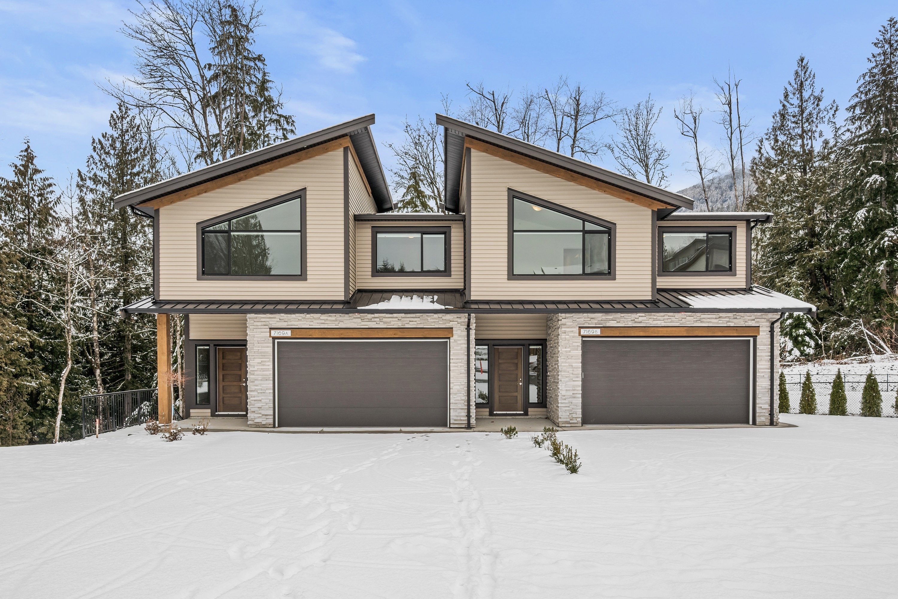 B - 7169 Tahoma Place, Chilliwack