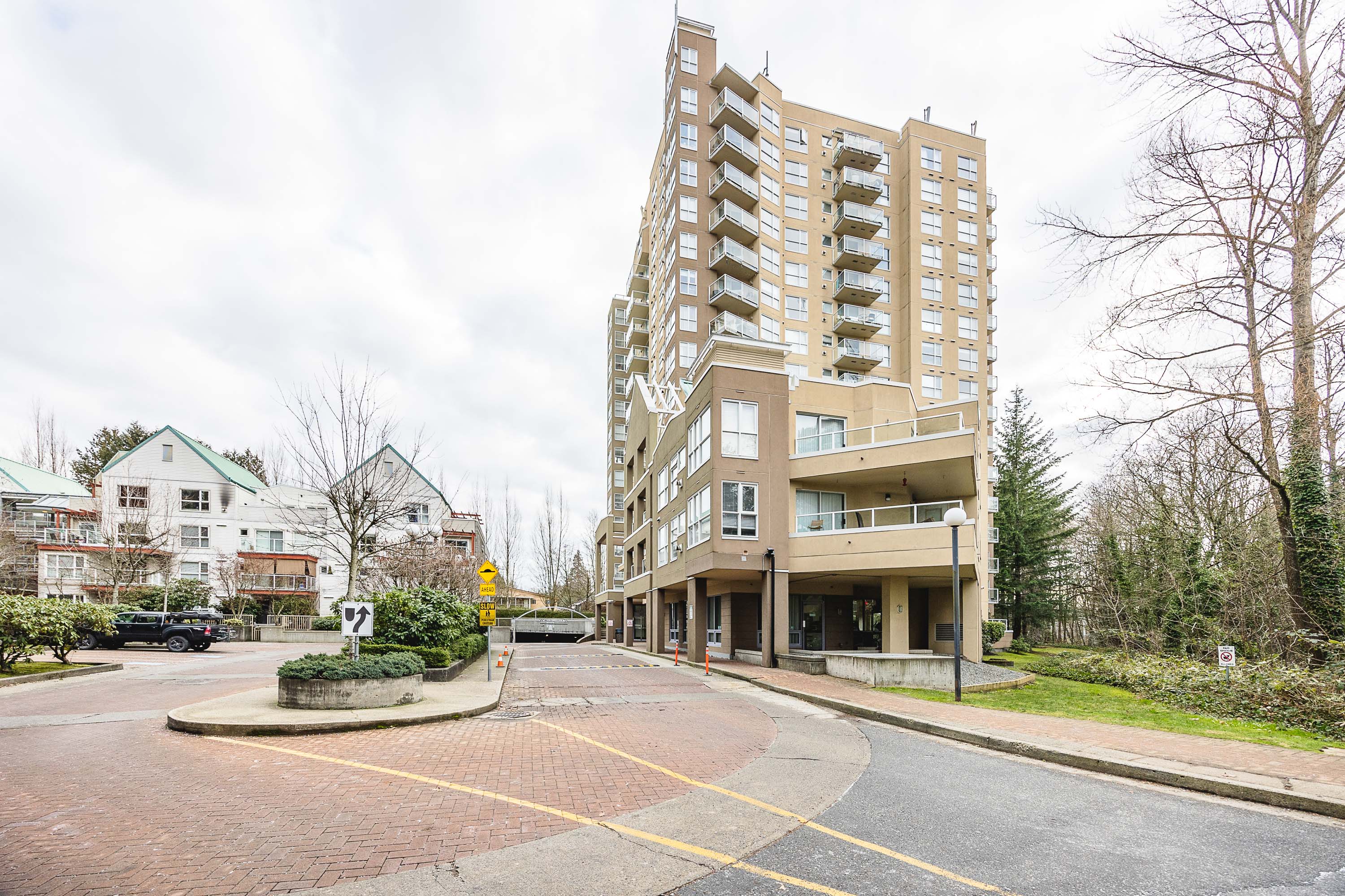 206 - 9830 Whalley Blvd, Surrey