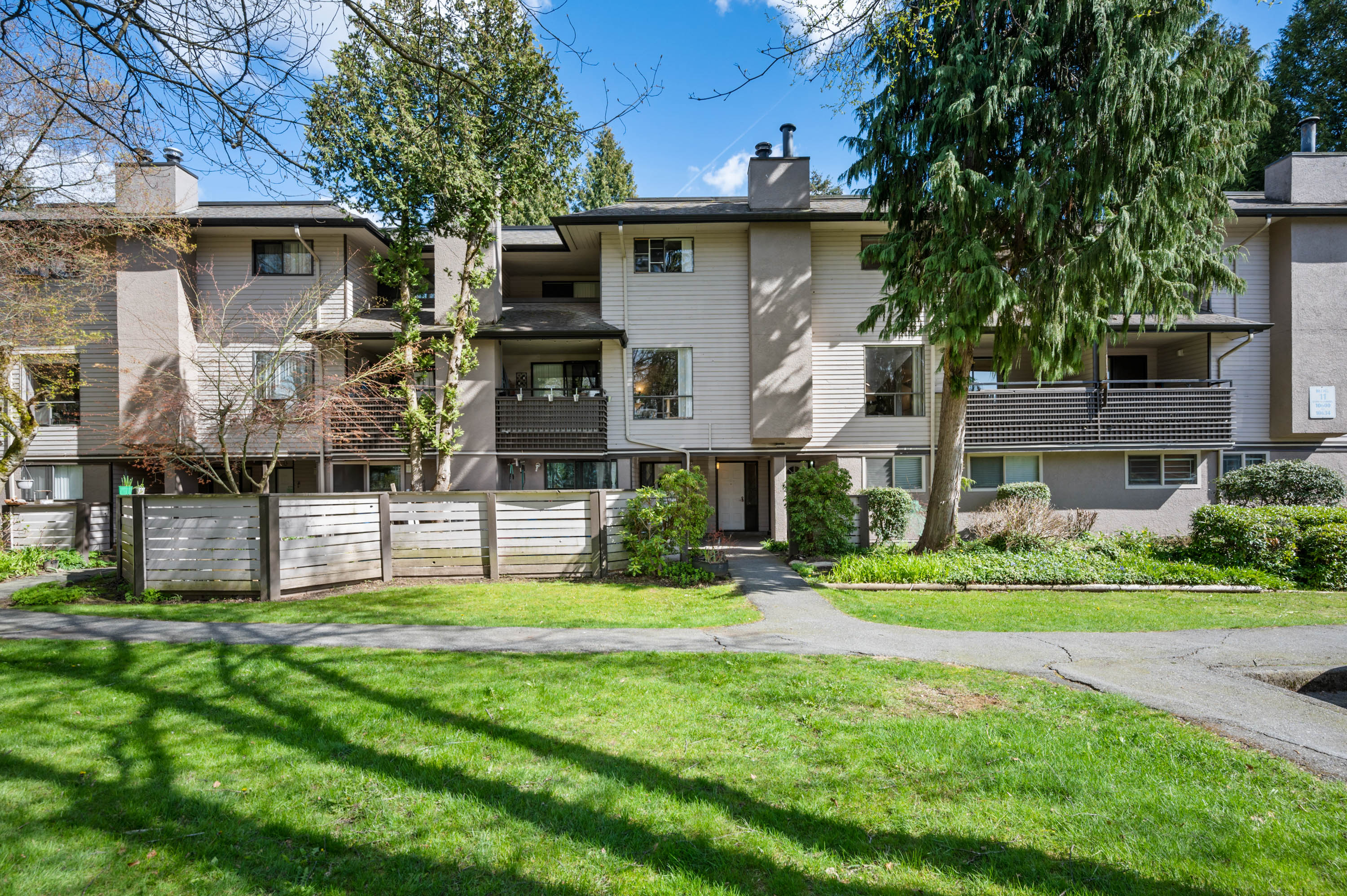 10602 Holly Park Lane, Surrey