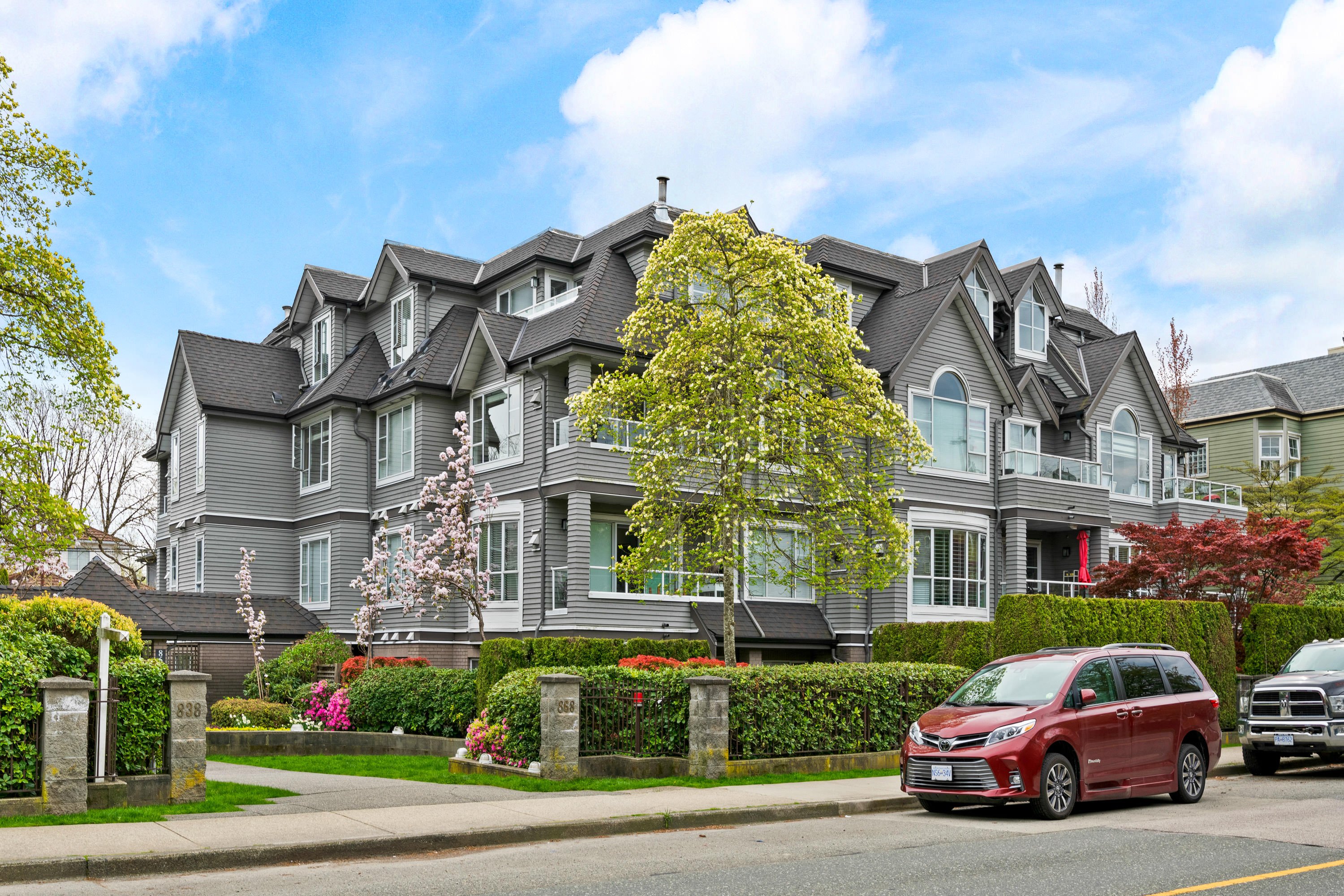 102 - 868 West 16 Avenue, Vancouver