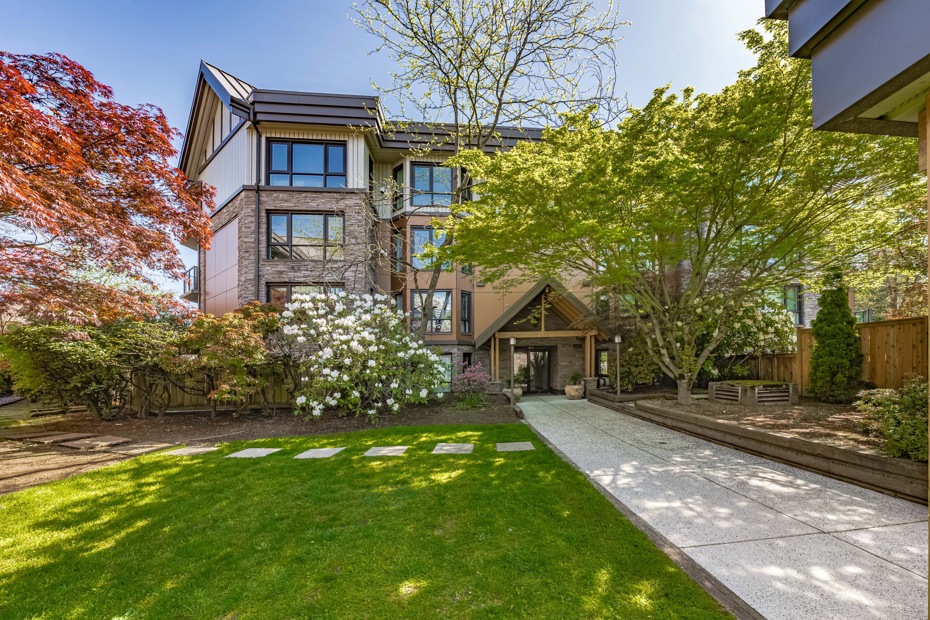 302 - 9962 148 Street, Surrey
