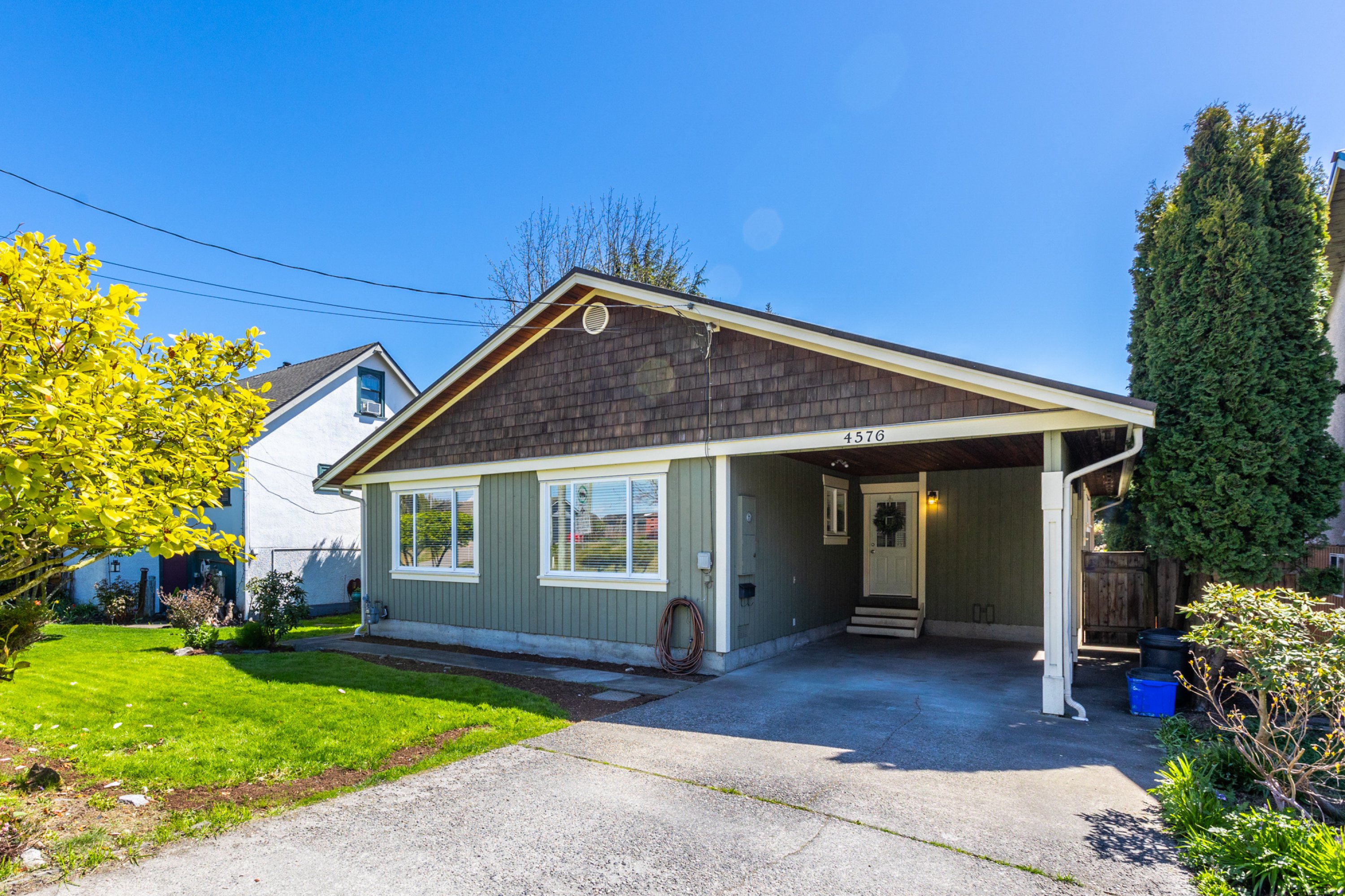 4576 River Road West, Delta