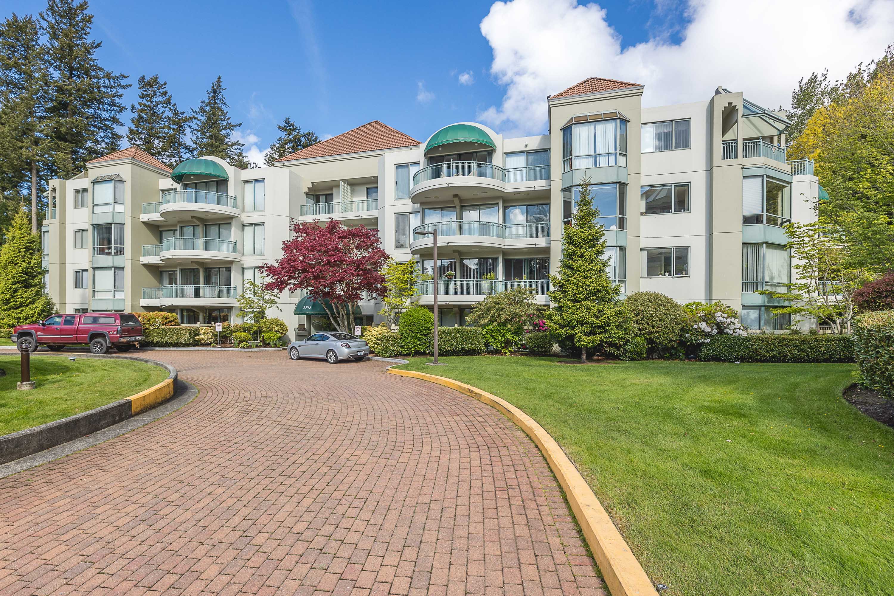 106 - 1745 Martin Drive, South Surrey