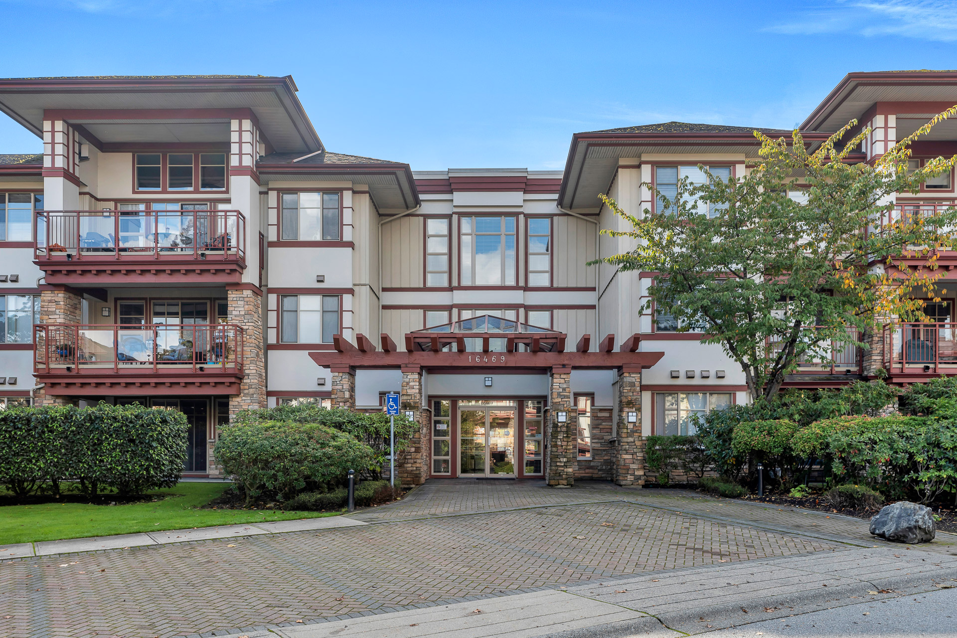205 - 16469 64 Avenue, Surrey