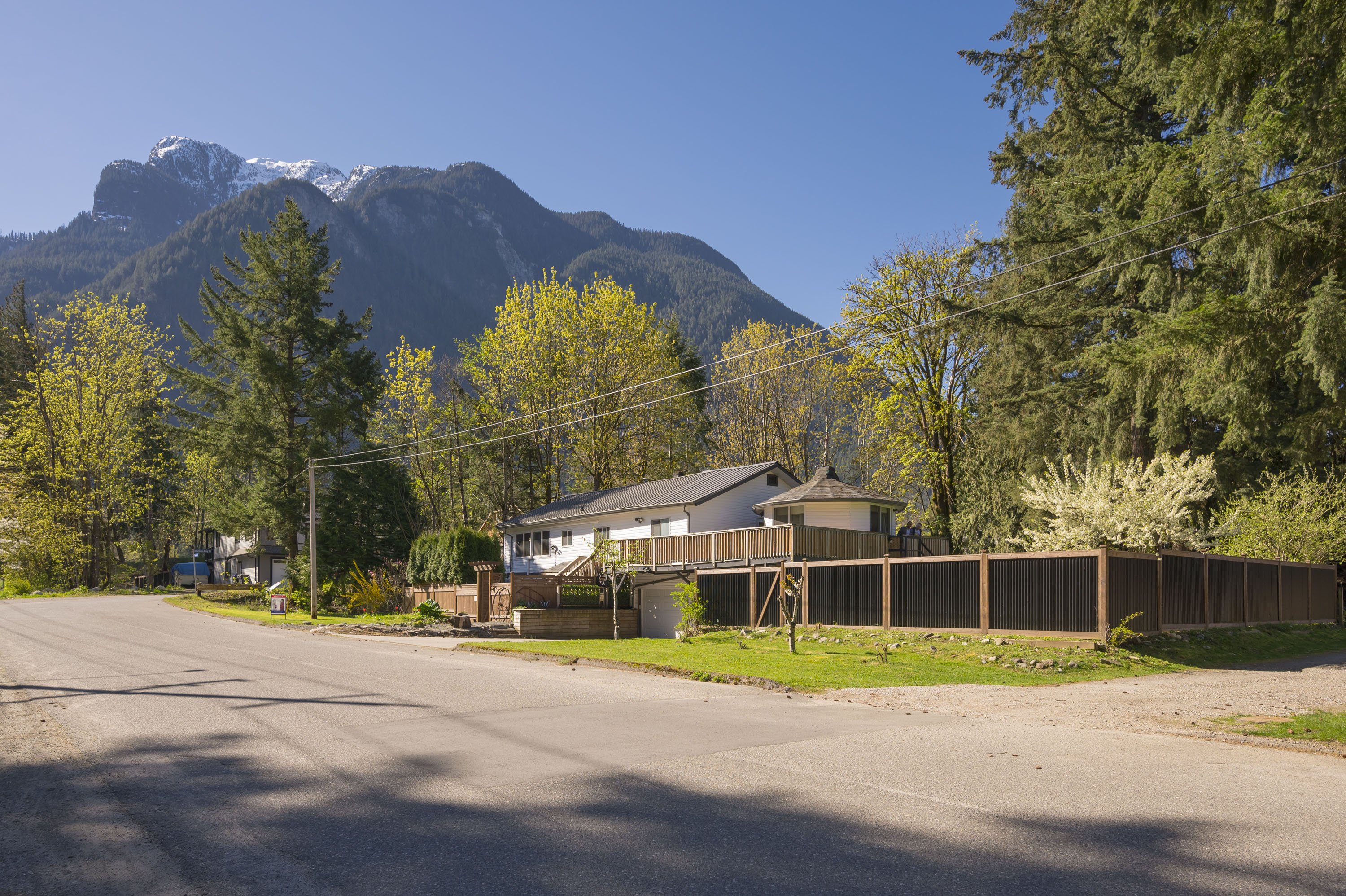 695 Hudson Bay Street, Hope