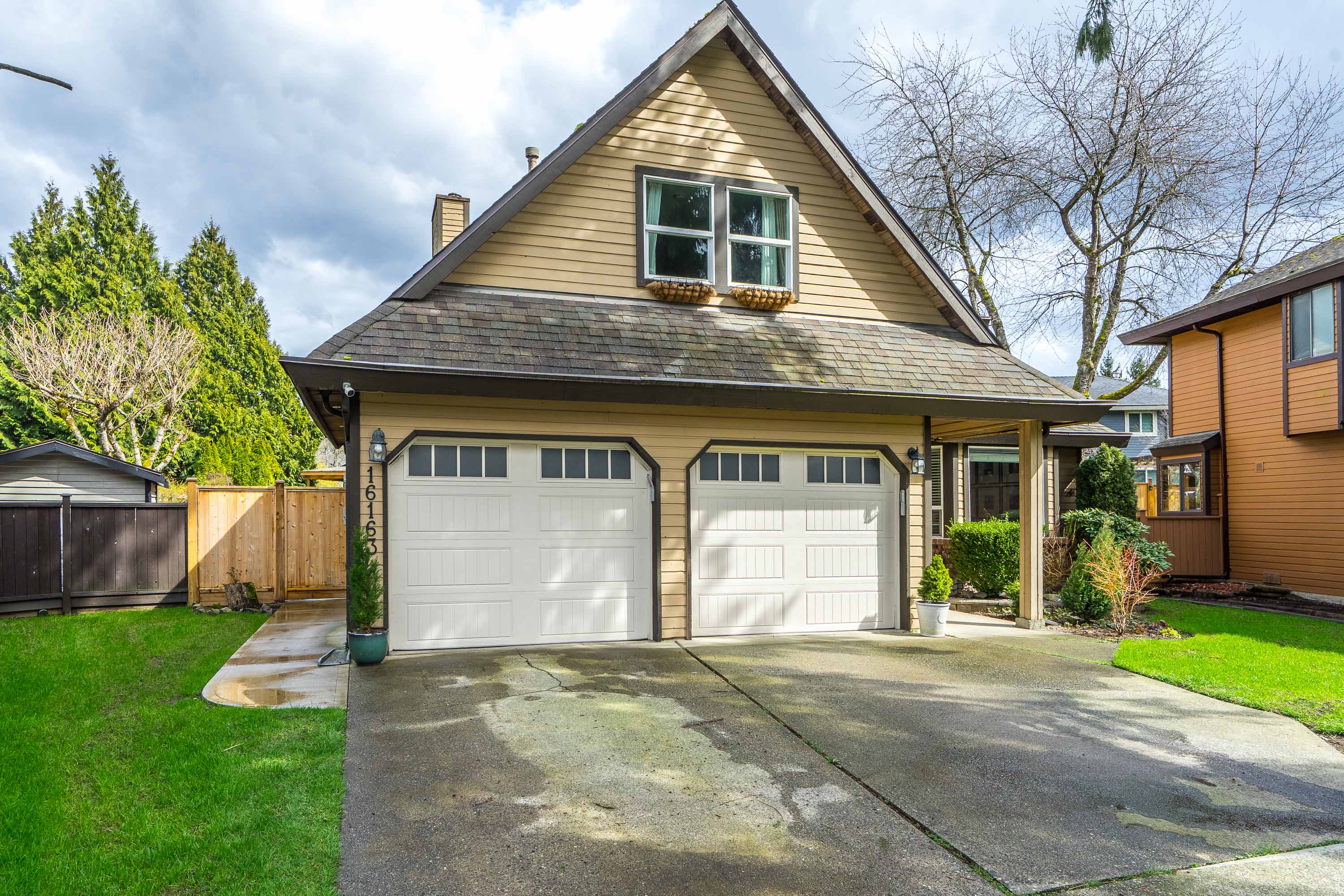 16163 Brookside Grove, Surrey