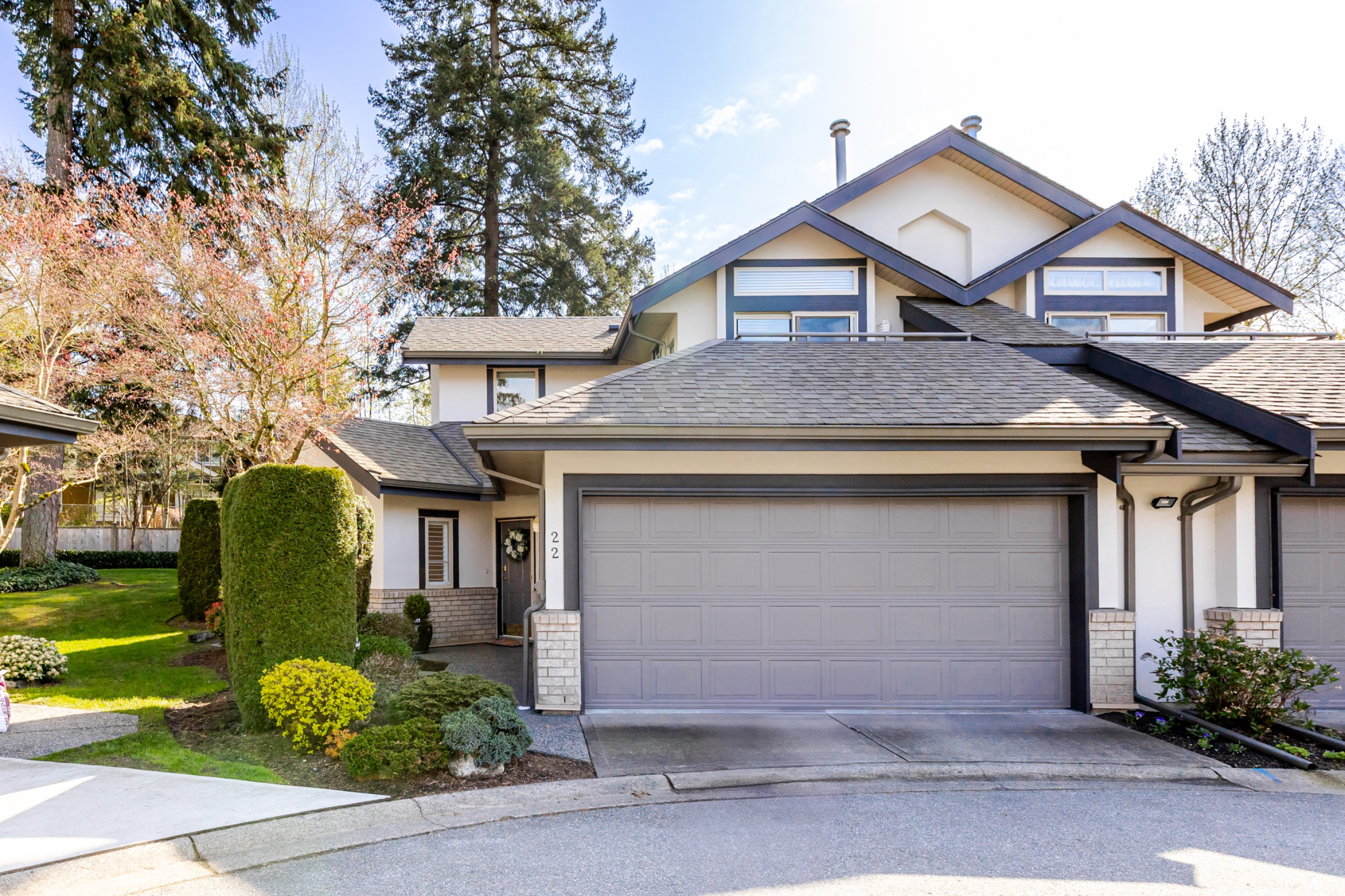 22 - 3387 King George Blvd, Surrey