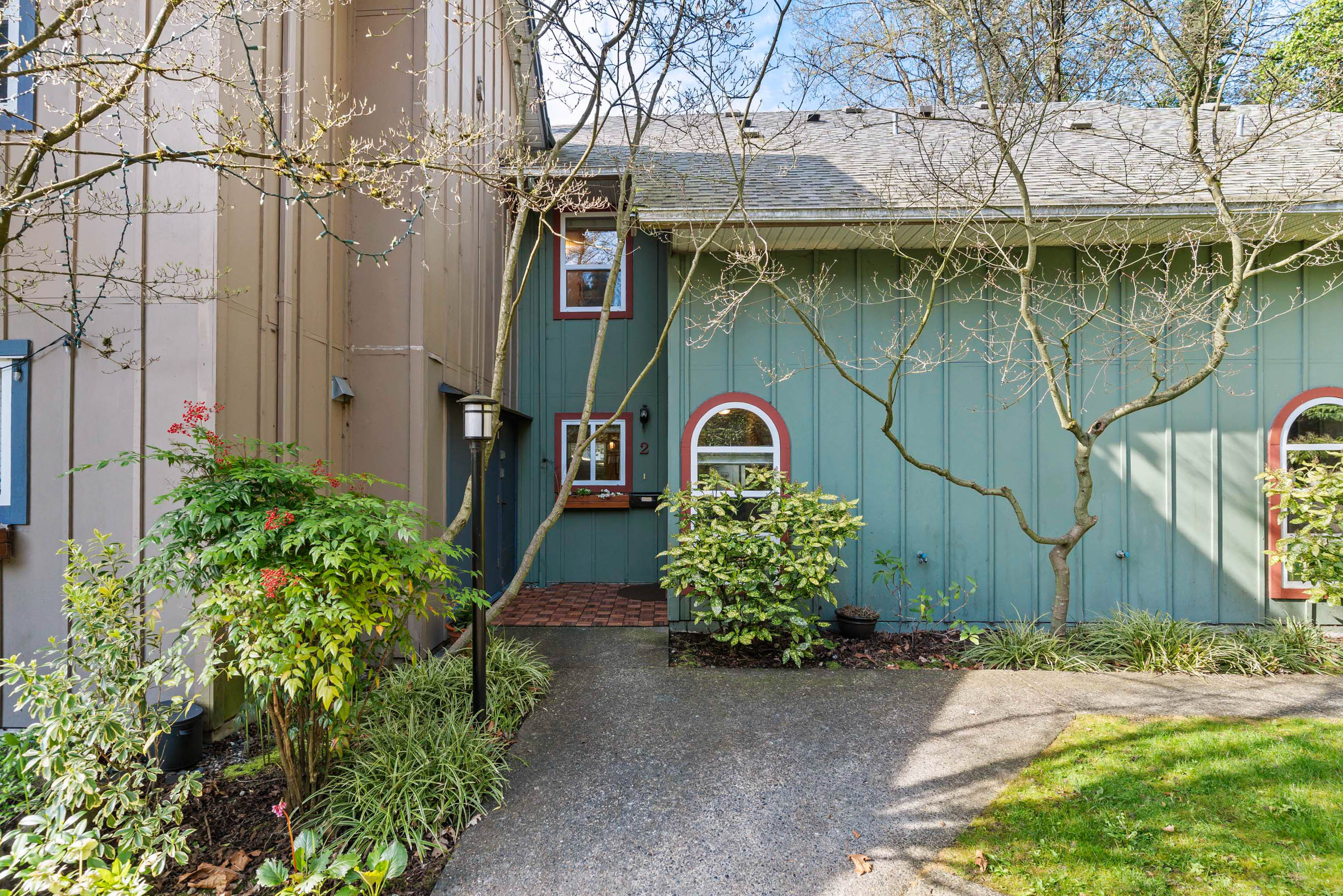 2 - 900 W 17th Street, North Vancouver