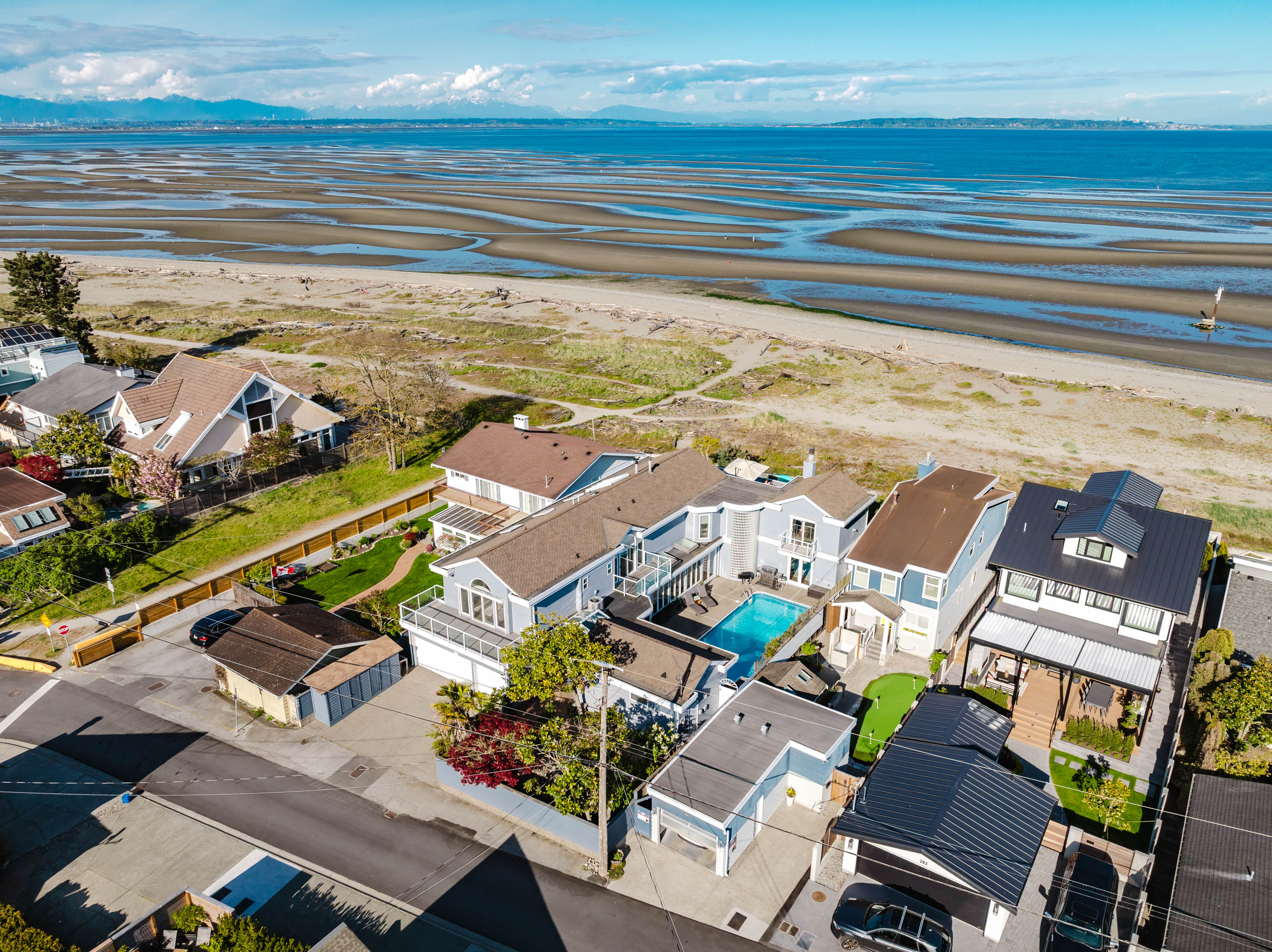 292 Centennial Parkway, Tsawwassen