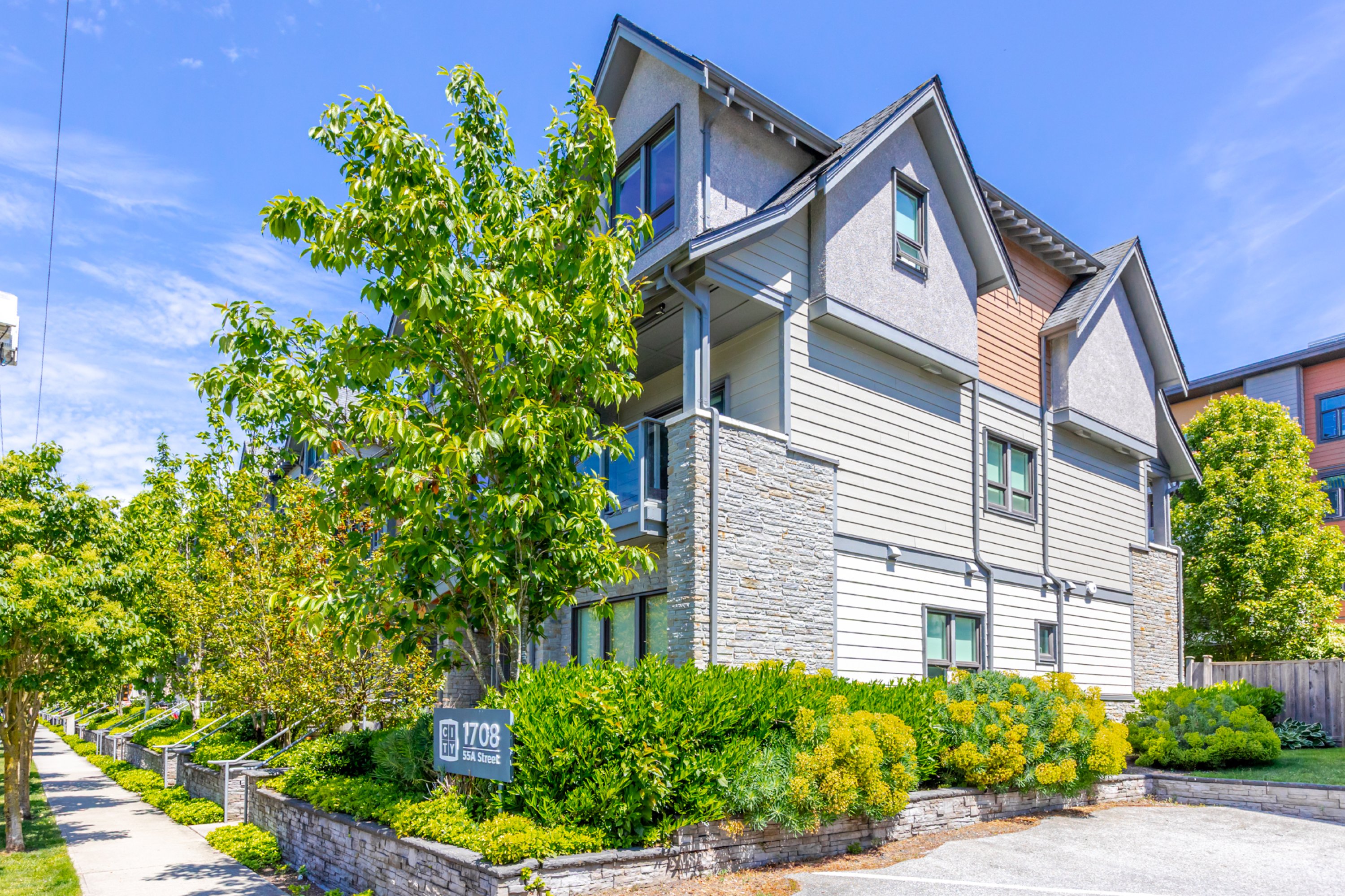 102 - 1708 55A Street, Delta