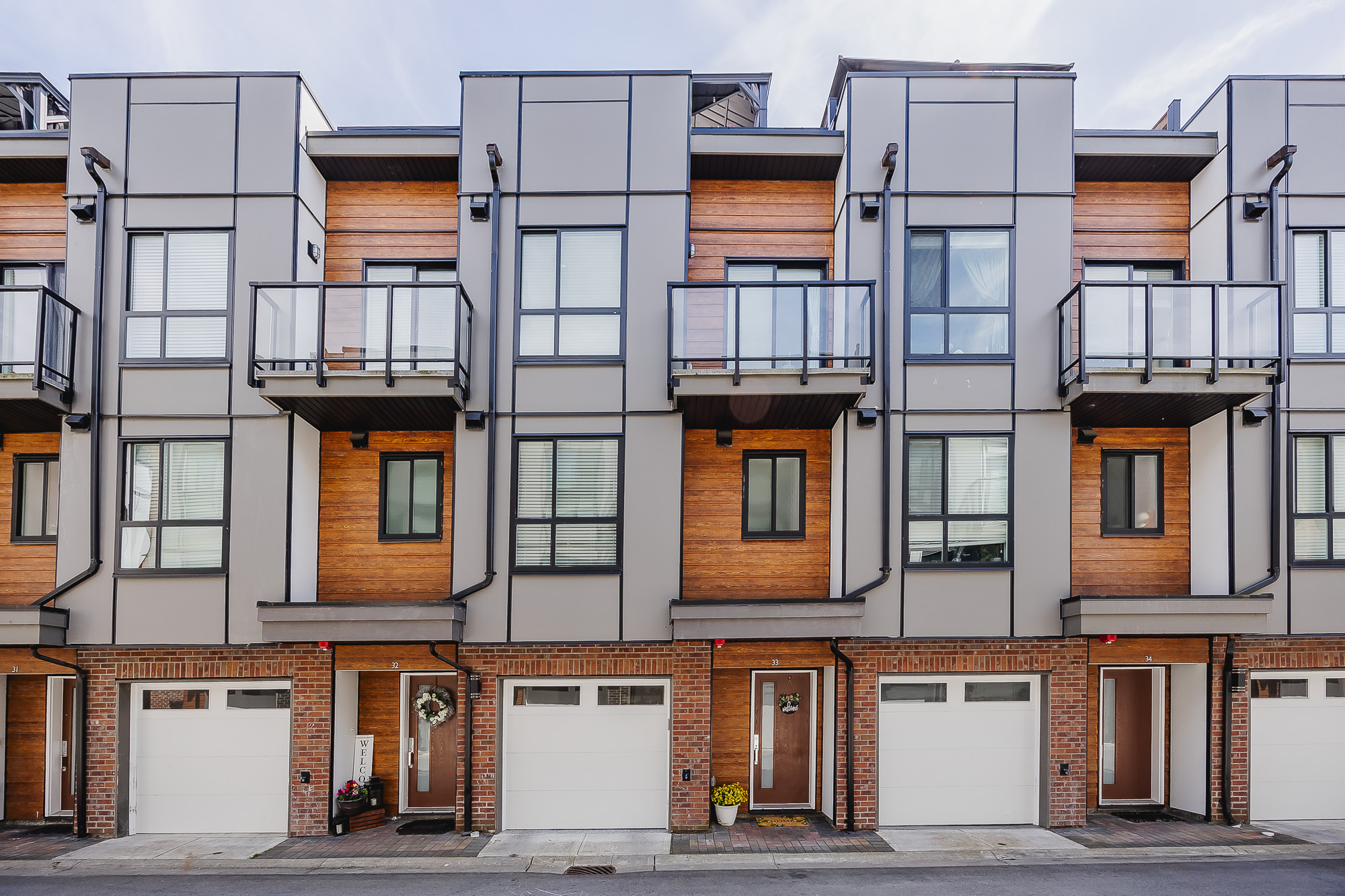33 - 19760 55 Avenue, Langley