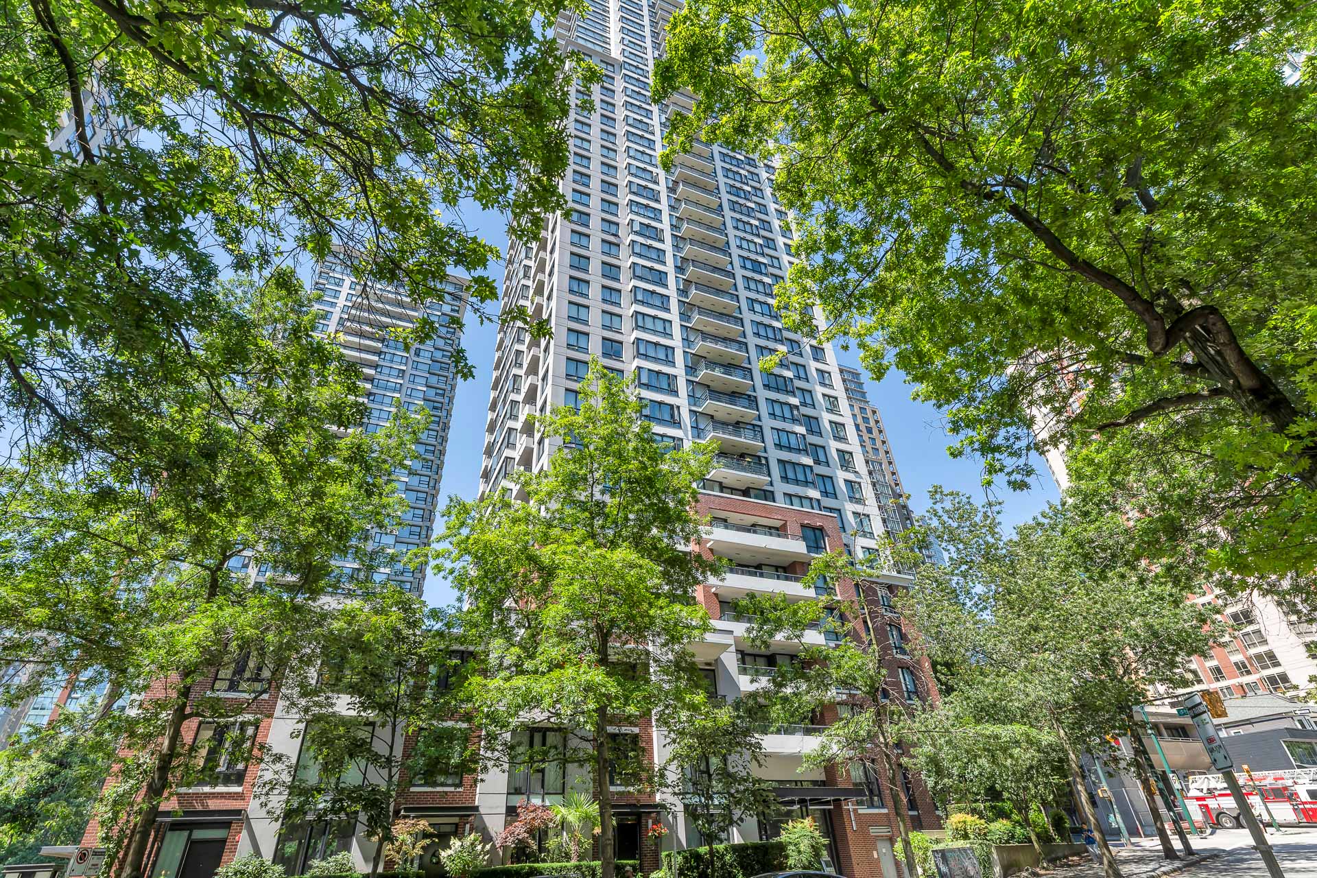2003 - 909 Mainland Street, Vancouver