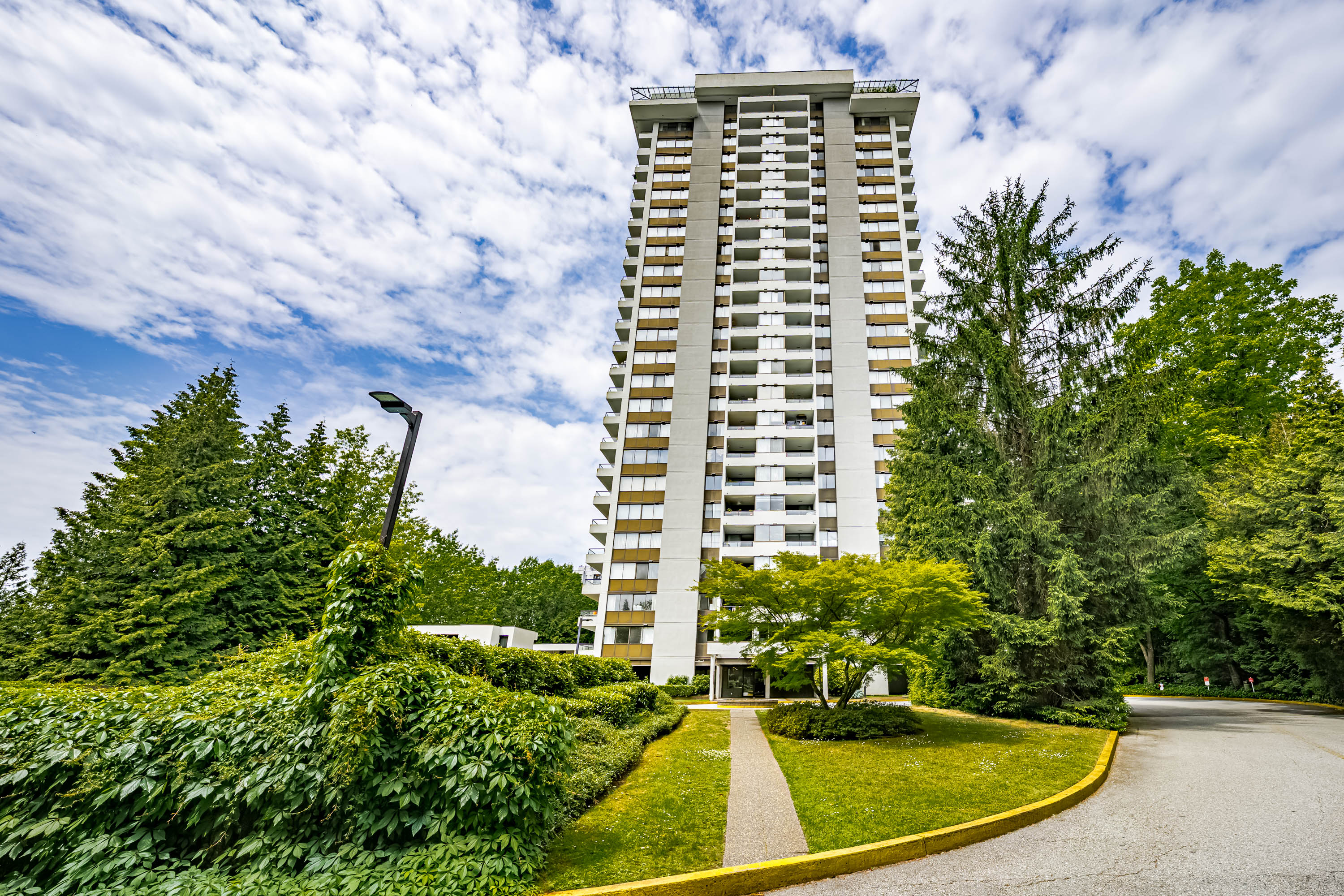 2403 - 9521 Cardston Court, Burnaby